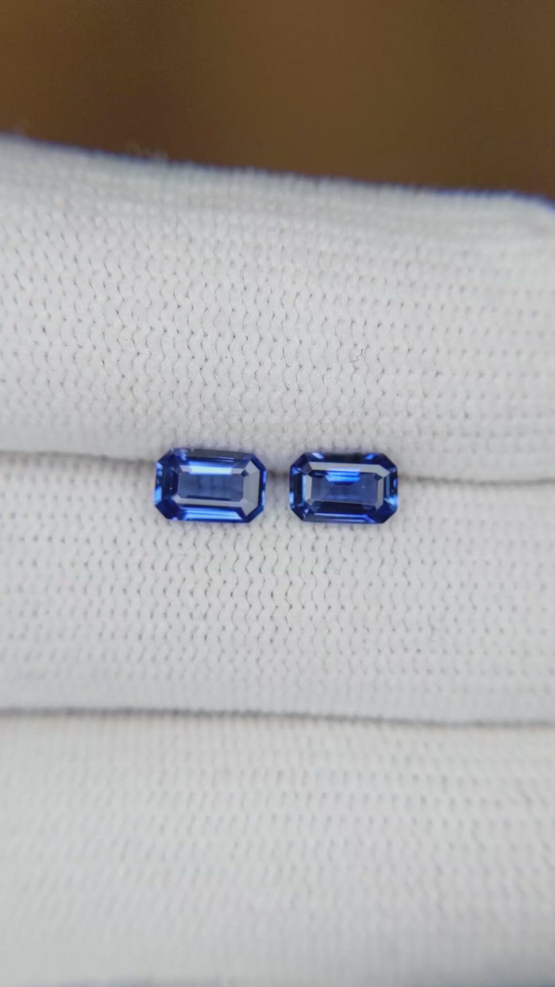 1.19&nbsp;Ct.Tw.Total Carat Weight Blue Sapphire Pair from Ceylon (Sri Lanka) Size Video