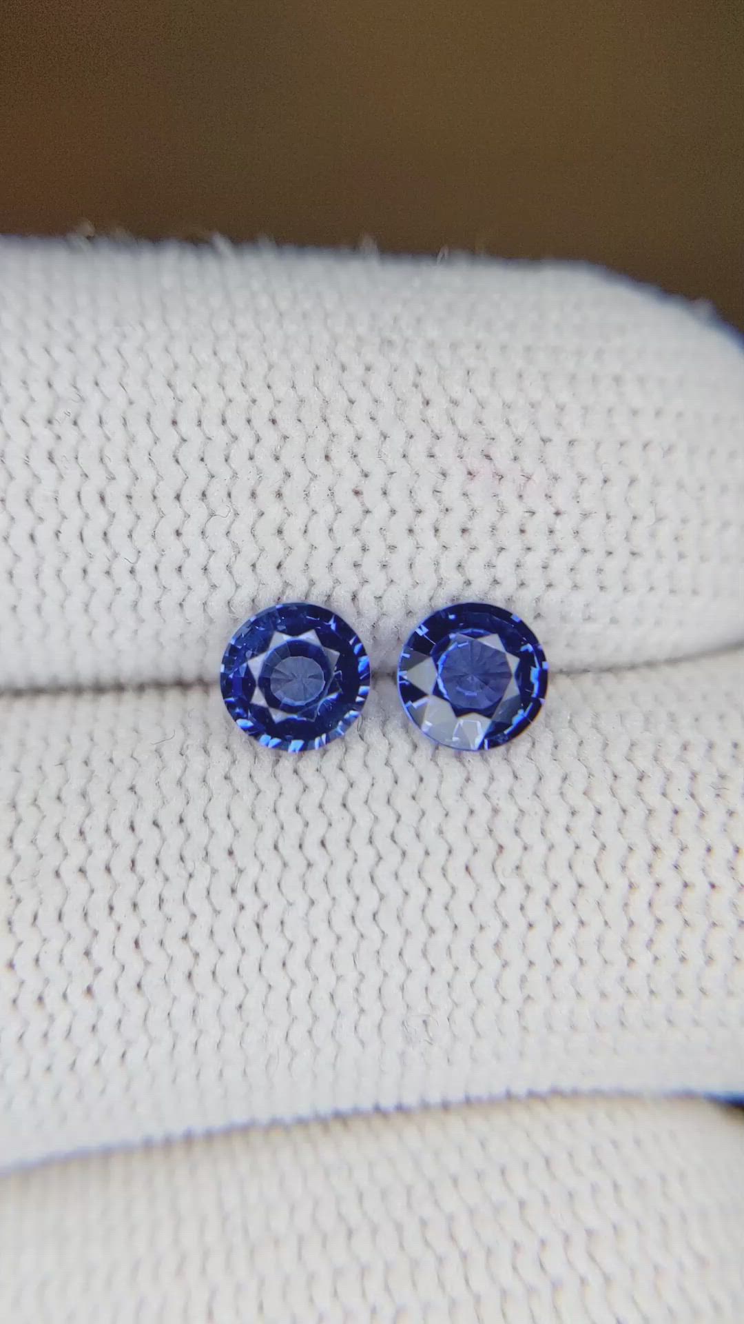 1.09&nbsp;Ct.Tw.Total Carat Weight Blue Sapphire Pair from Ceylon (Sri Lanka) Size Video