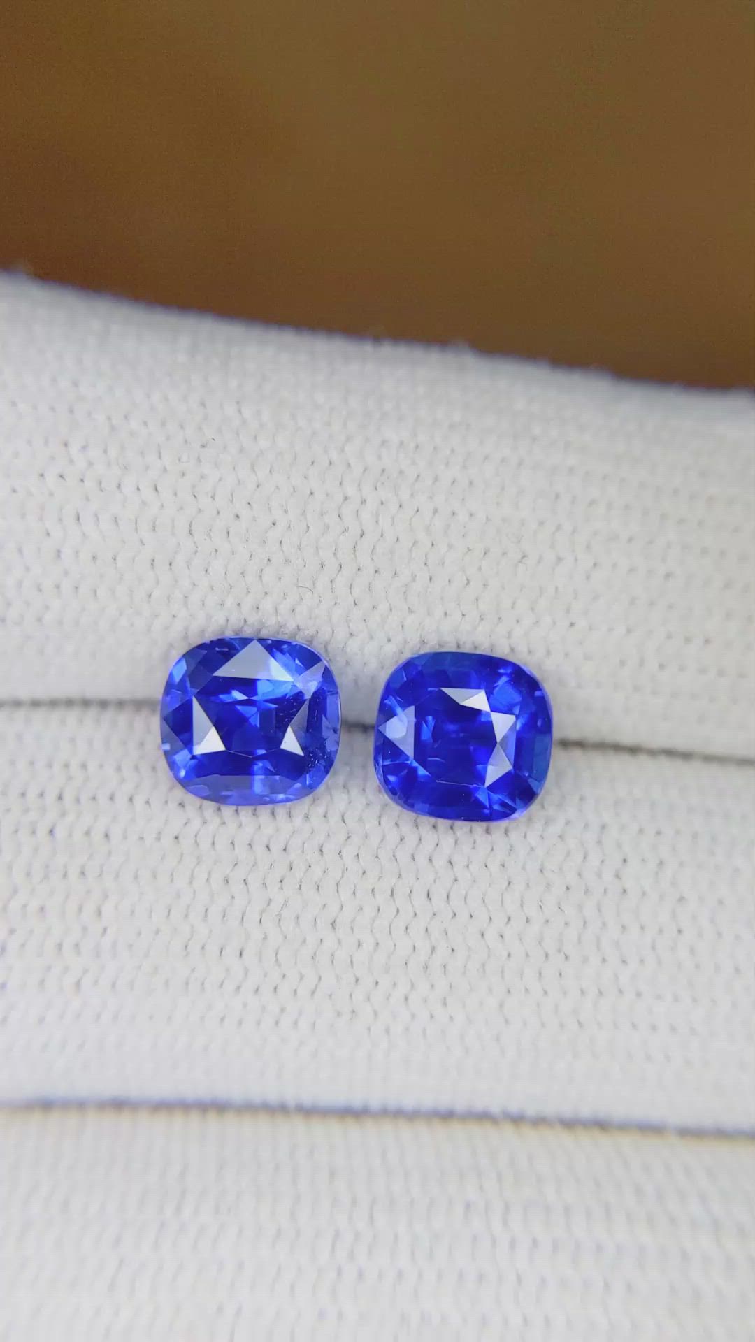 3.65&nbsp;Ct.Tw.Total Carat Weight Blue Sapphire Pair from Ceylon (Sri Lanka) Size Video