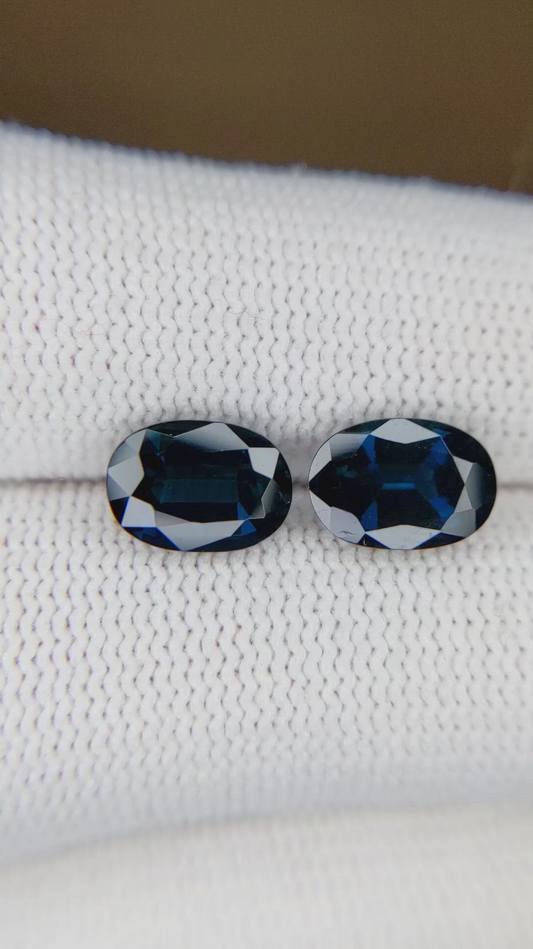 4.23&nbsp;Ct.Tw.Total Carat Weight Blue Sapphire Pair from Ceylon (Sri Lanka) Size Video