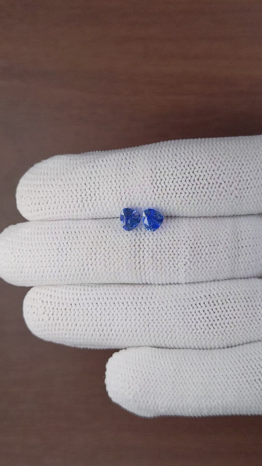 2.10&nbsp;Ct.Tw.Total Carat Weight Blue Sapphire Pair from Ceylon (Sri Lanka) Size Video