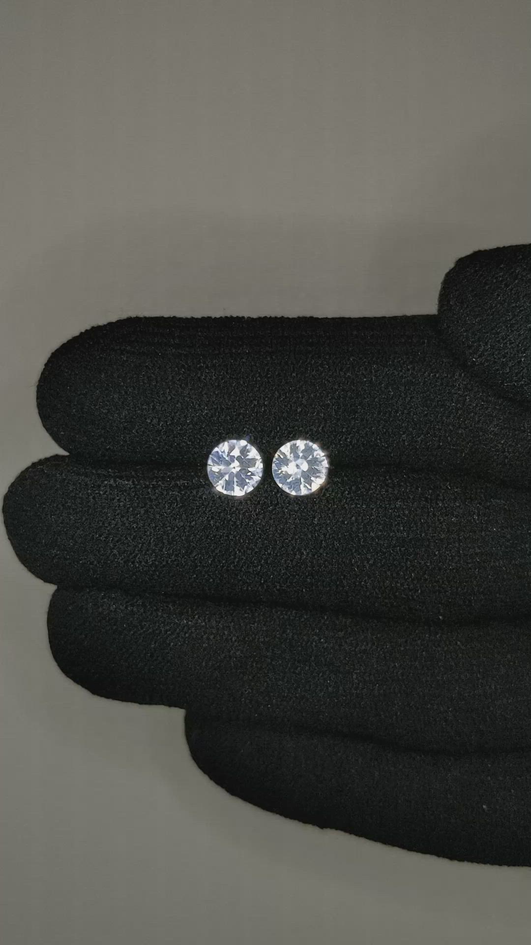 1.44&nbsp;Ct.Tw.Total Carat Weight White Sapphire Pair from Ceylon (Sri Lanka) Size Video