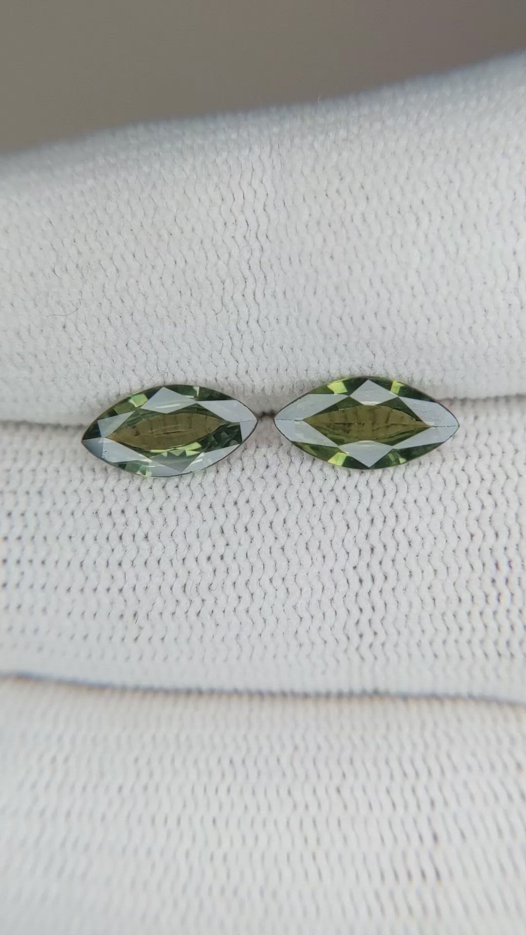 1.87&nbsp;Ct.Tw.Total Carat Weight Green Sapphire Pair from Ceylon (Sri Lanka) Size Video