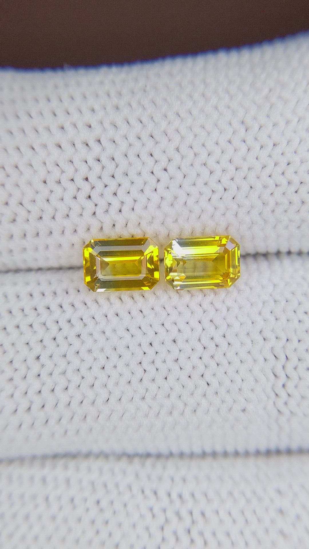 2.06&nbsp;Ct.Tw.Total Carat Weight Bi Color Sapphire Pair from Ceylon (Sri Lanka) Size Video