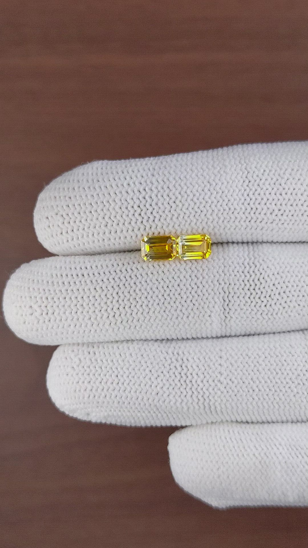 2.06&nbsp;Ct.Tw.Total Carat Weight Bi Color Sapphire Pair from Ceylon (Sri Lanka) Size Video