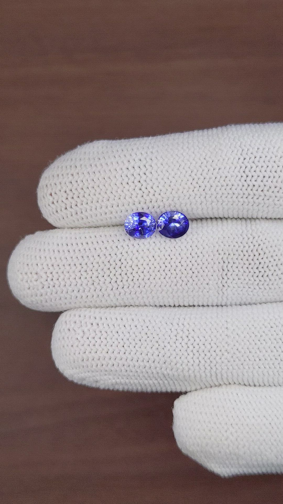 2.28&nbsp;Ct.Tw.Total Carat Weight Blue Sapphire Pair from Ceylon (Sri Lanka) Size Video