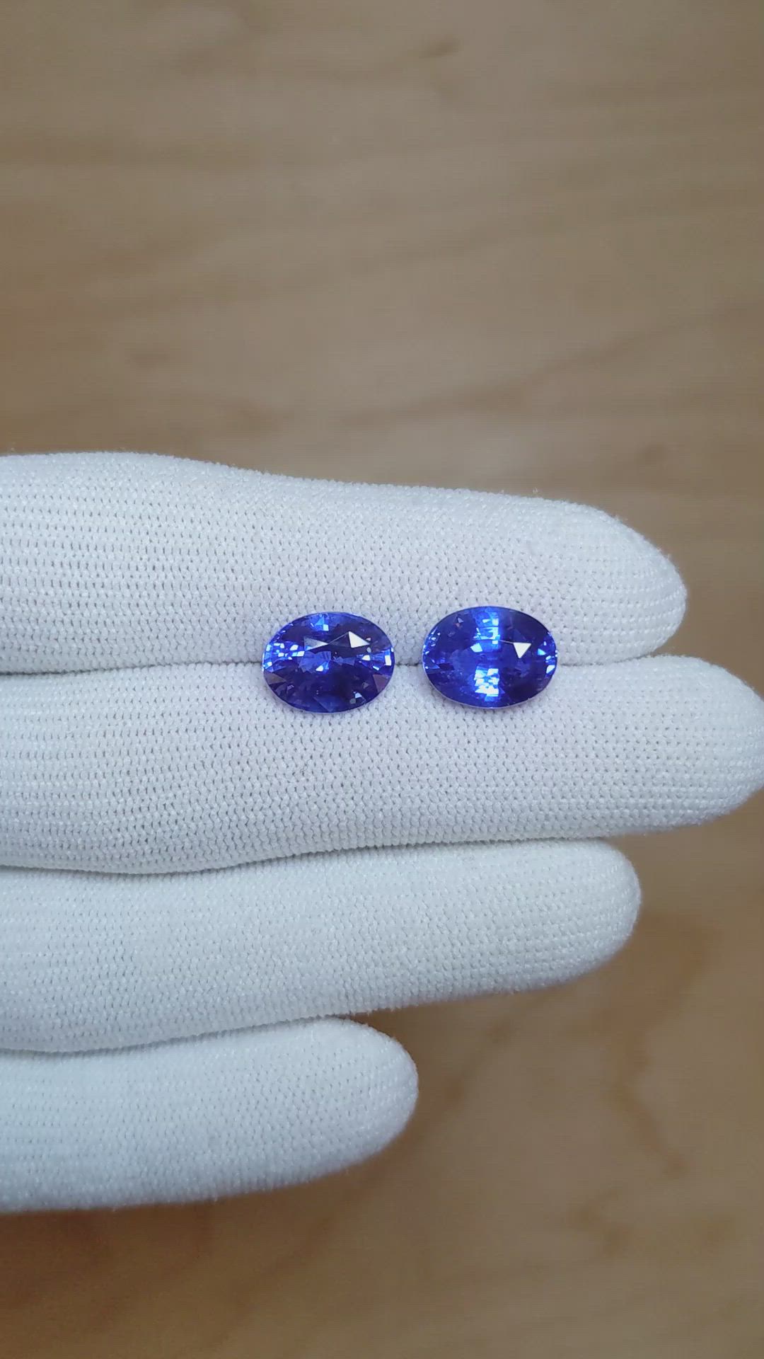 8.81&nbsp;Ct.Tw.Total Carat Weight Blue Sapphire Pair from Ceylon (Sri Lanka) Size Video