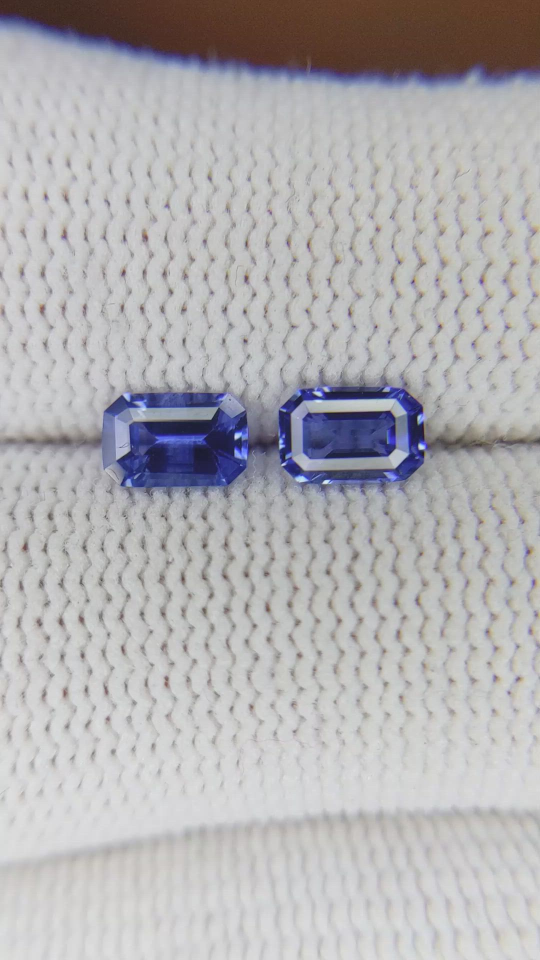 1.13&nbsp;Ct.Tw.Total Carat Weight Blue Sapphire Pair from Ceylon (Sri Lanka) Size Video