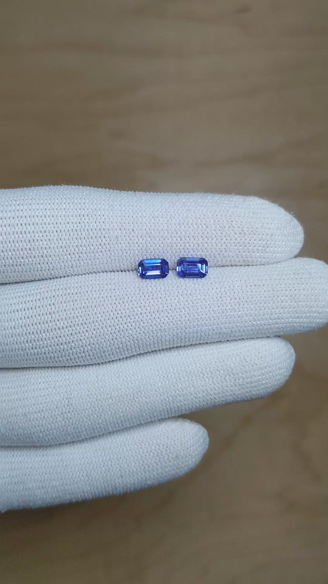 1.25&nbsp;Ct.Tw.Total Carat Weight Blue Sapphire Pair from Ceylon (Sri Lanka) Size Video