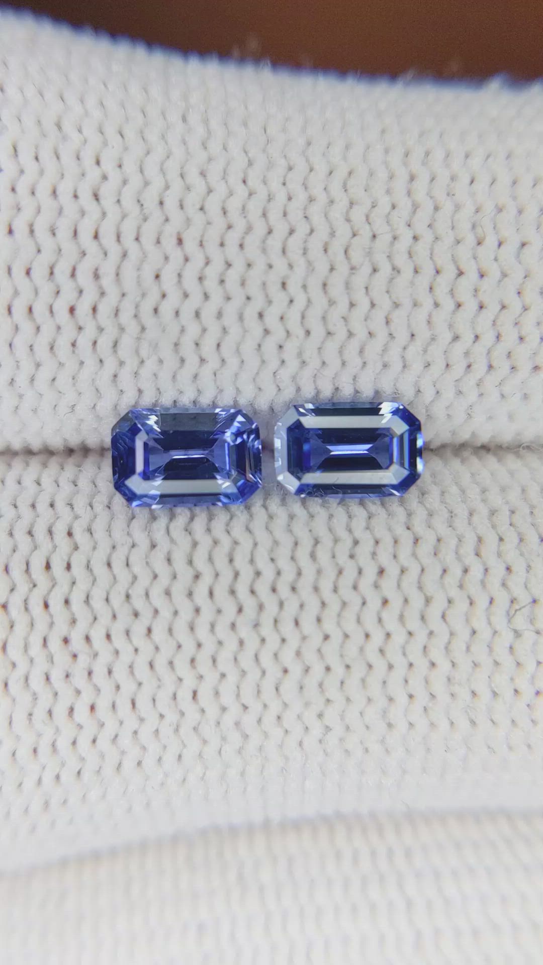 1.25&nbsp;Ct.Tw.Total Carat Weight Blue Sapphire Pair from Ceylon (Sri Lanka) Size Video