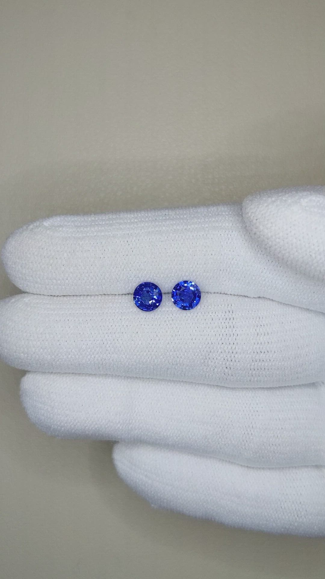 1.26&nbsp;Ct.Tw.Total Carat Weight Blue Sapphire Pair from Ceylon (Sri Lanka) Size Video