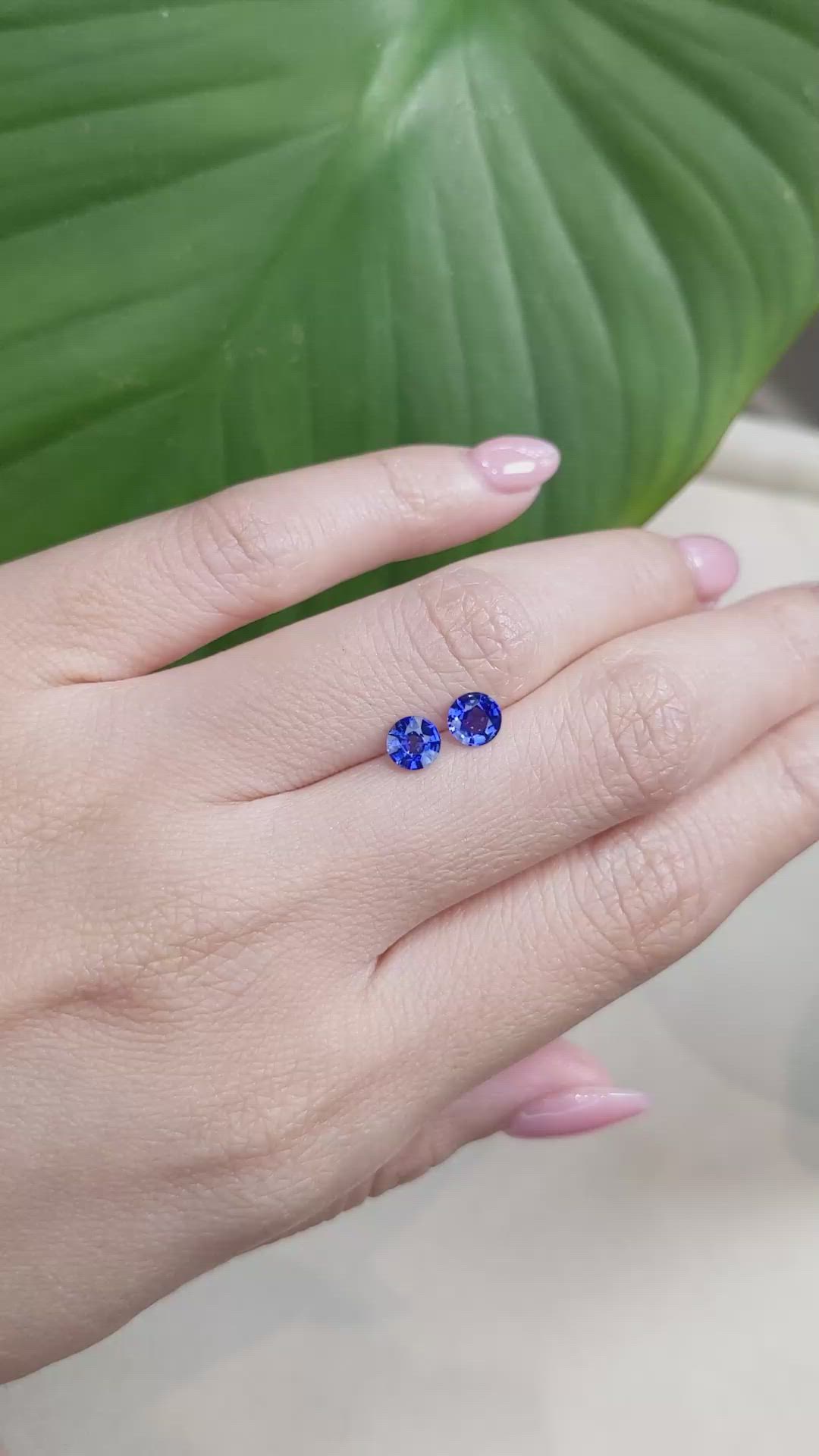 1.26&nbsp;Ct.Tw.Total Carat Weight Blue Sapphire Pair from Ceylon (Sri Lanka) Size Video