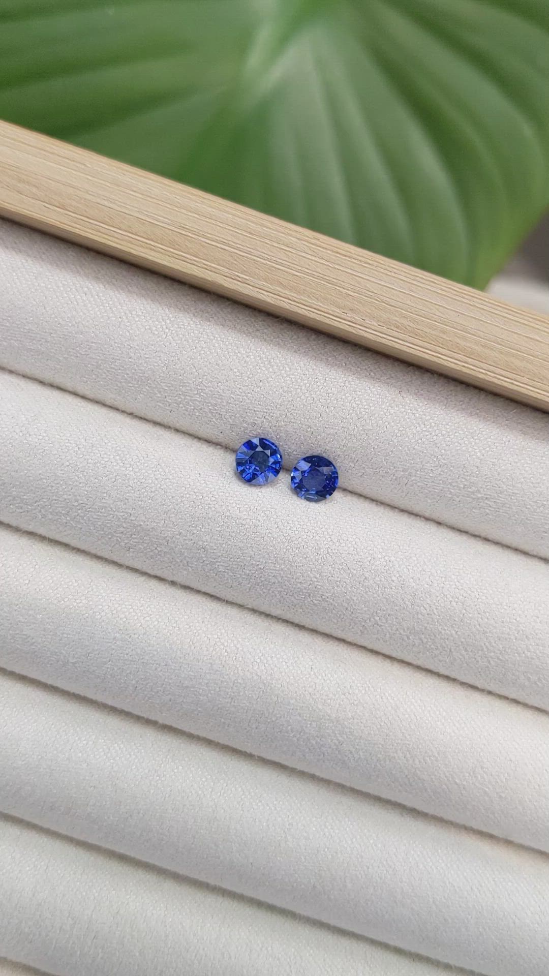 1.26&nbsp;Ct.Tw.Total Carat Weight Blue Sapphire Pair from Ceylon (Sri Lanka) Size Video