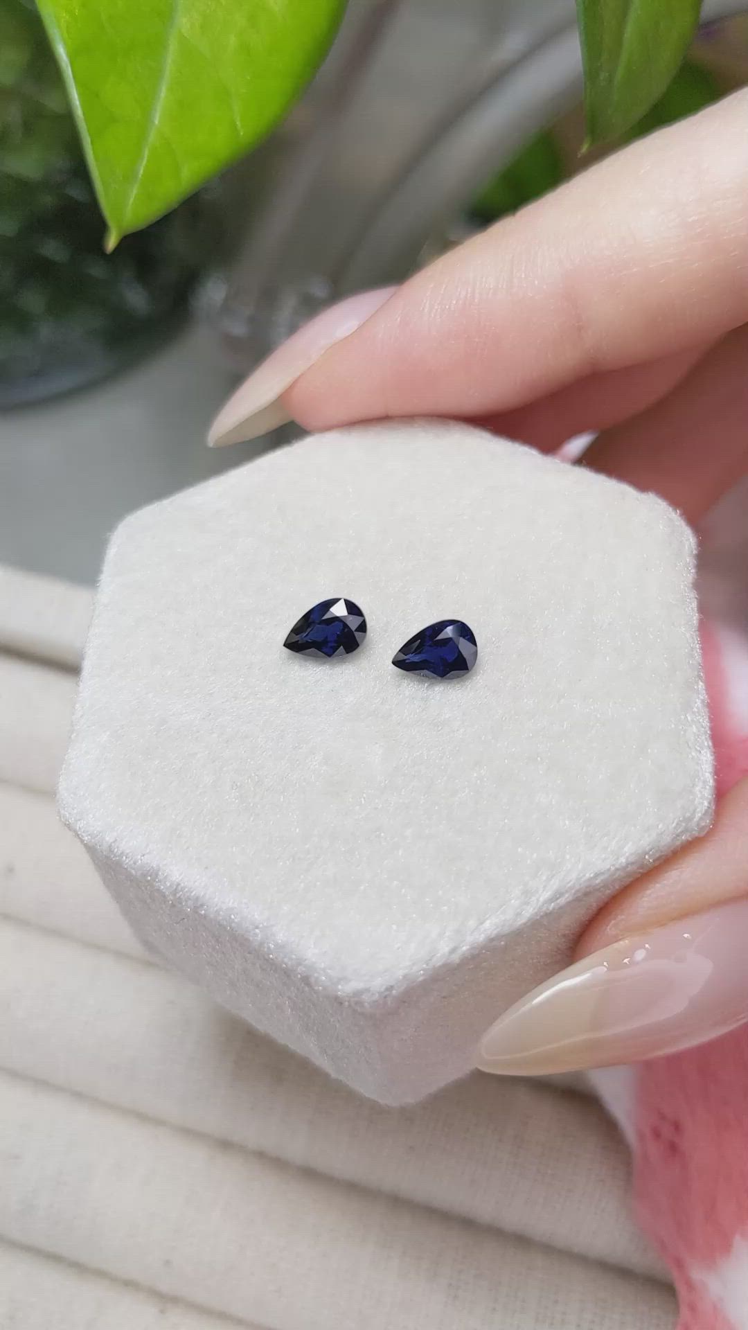 1.10&nbsp;Ct.Tw.Total Carat Weight Blue Sapphire Pair from Ceylon (Sri Lanka) Size Video