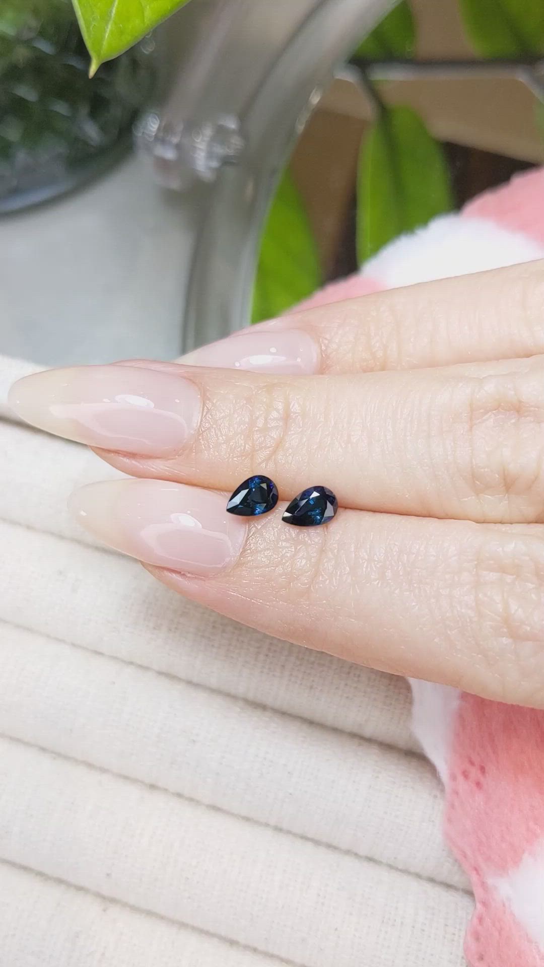 1.14&nbsp;Ct.Tw.Total Carat Weight Blue Sapphire Pair from Ceylon (Sri Lanka) Size Video