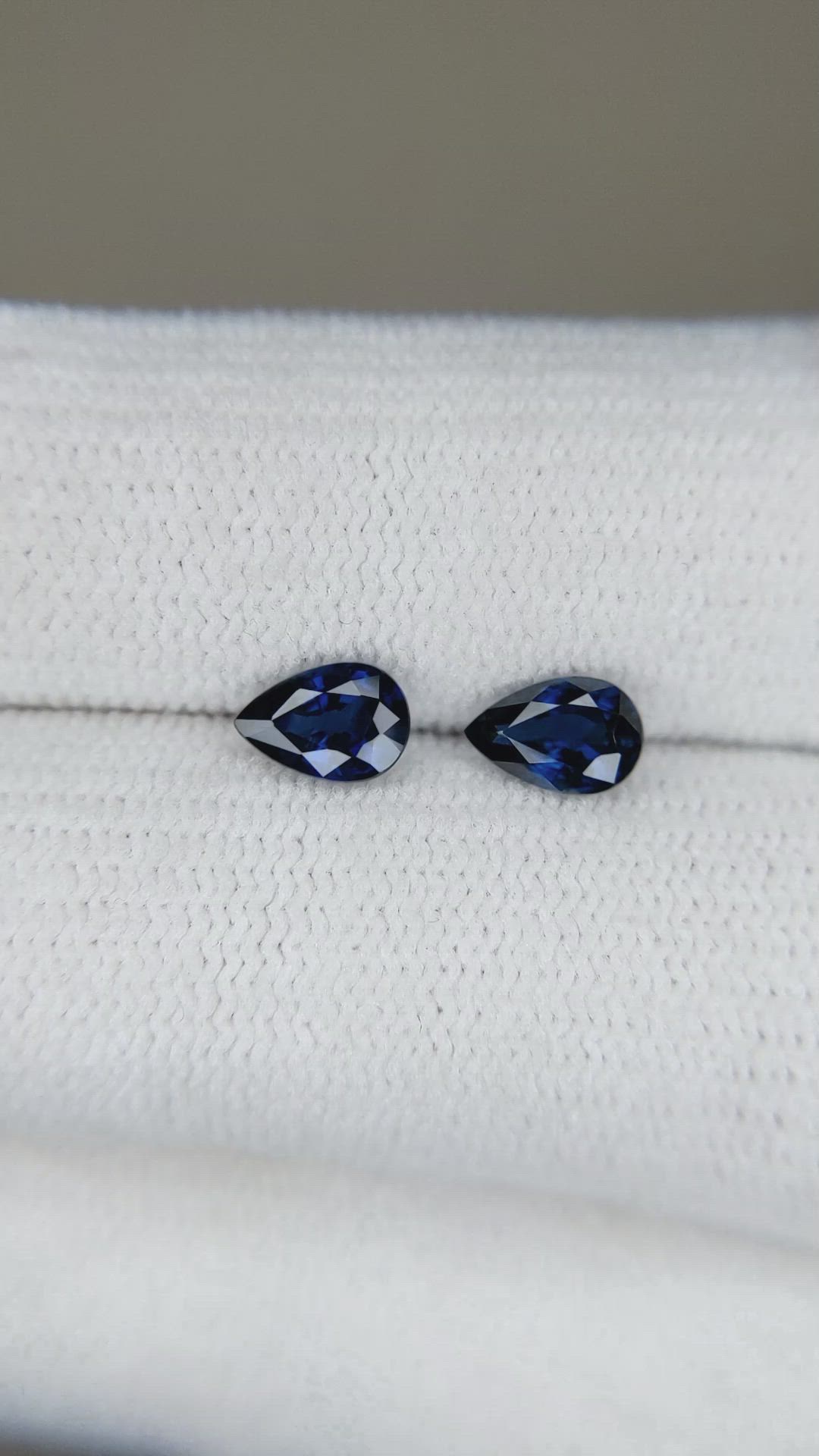 1.14&nbsp;Ct.Tw.Total Carat Weight Blue Sapphire Pair from Ceylon (Sri Lanka) Size Video