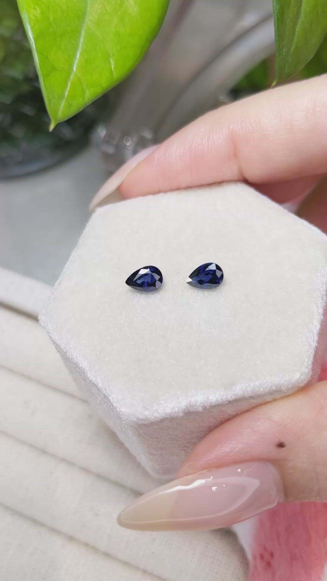 1.14&nbsp;Ct.Tw.Total Carat Weight Blue Sapphire Pair from Ceylon (Sri Lanka) Size Video