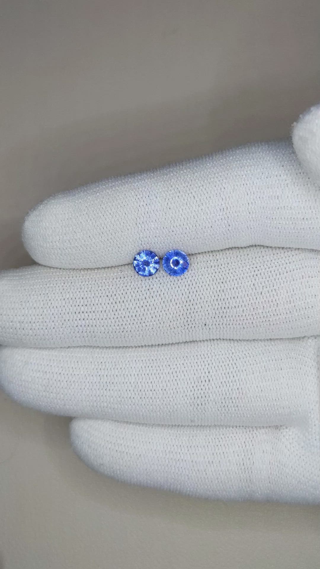 1.05&nbsp;Ct.Tw.Total Carat Weight Blue Sapphire Pair from Ceylon (Sri Lanka) Size Video