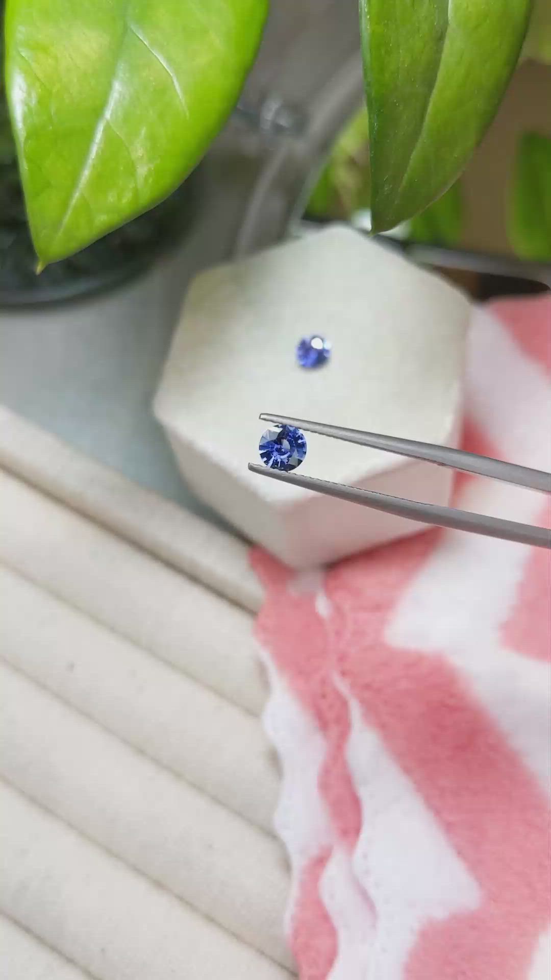 1.05&nbsp;Ct.Tw.Total Carat Weight Blue Sapphire Pair from Ceylon (Sri Lanka) Size Video