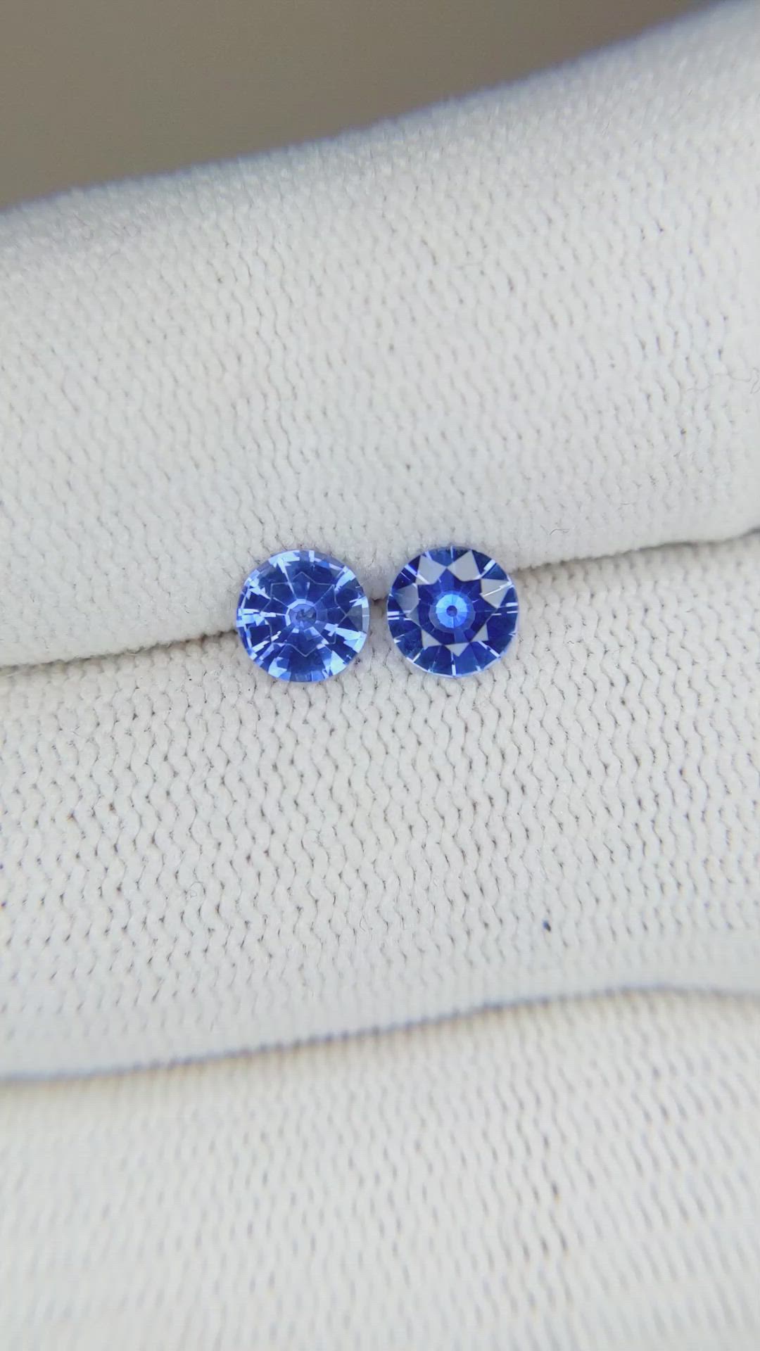 1.05&nbsp;Ct.Tw.Total Carat Weight Blue Sapphire Pair from Ceylon (Sri Lanka) Size Video