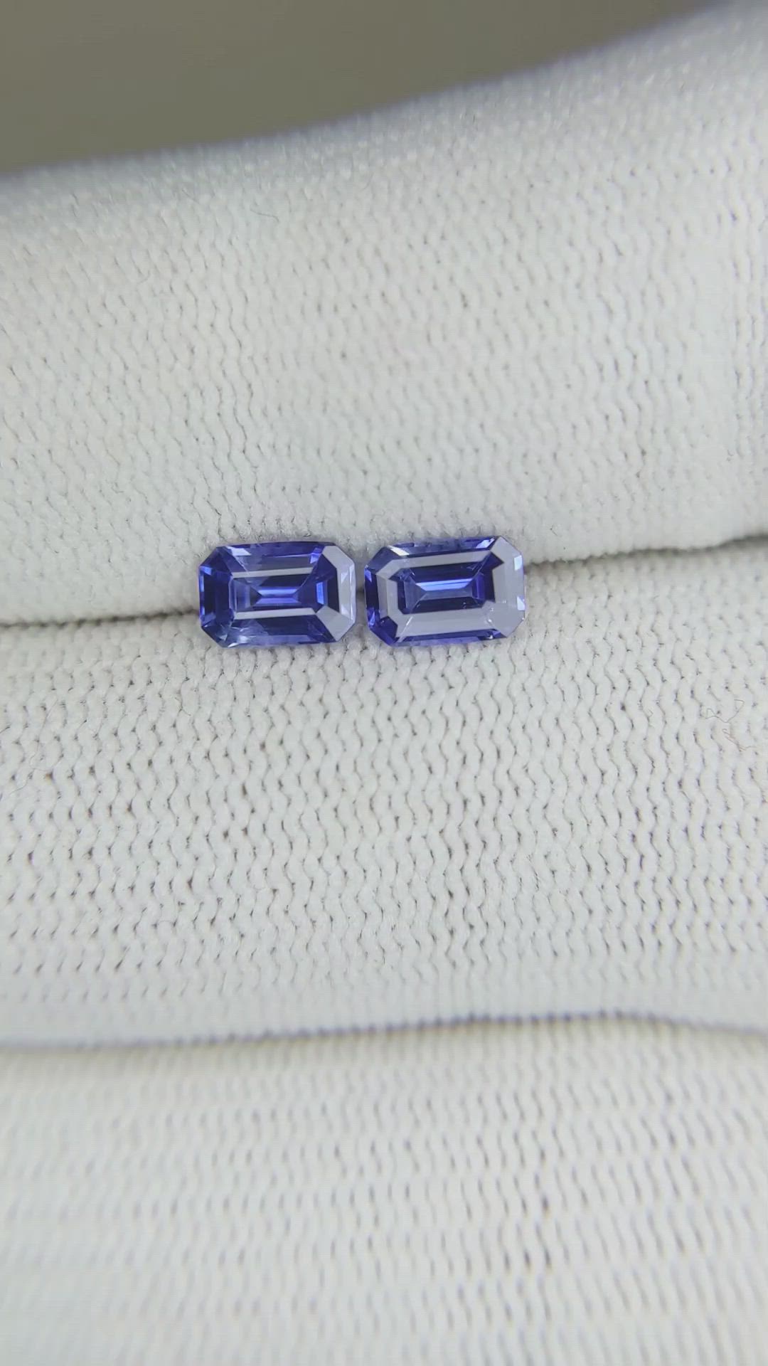 1.21&nbsp;Ct.Tw.Total Carat Weight Blue Sapphire Pair from Ceylon (Sri Lanka) Size Video