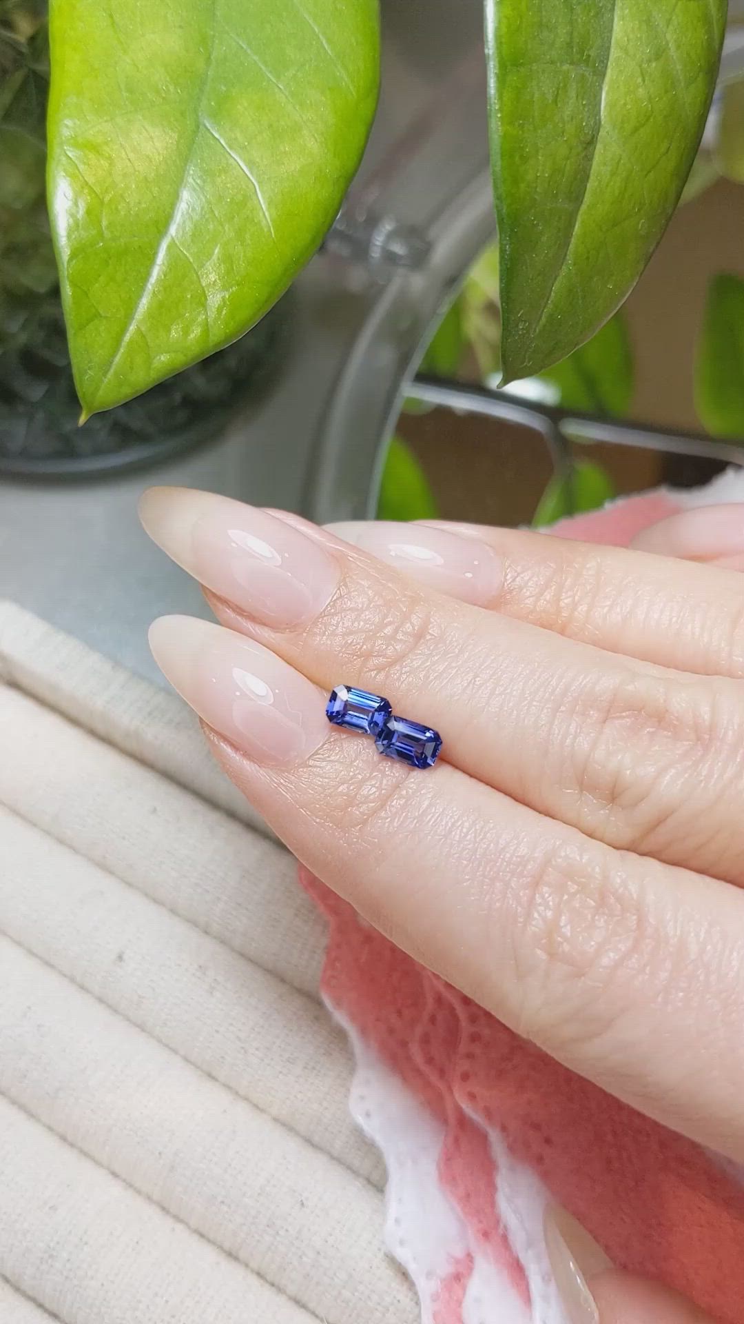 1.21&nbsp;Ct.Tw.Total Carat Weight Blue Sapphire Pair from Ceylon (Sri Lanka) Size Video