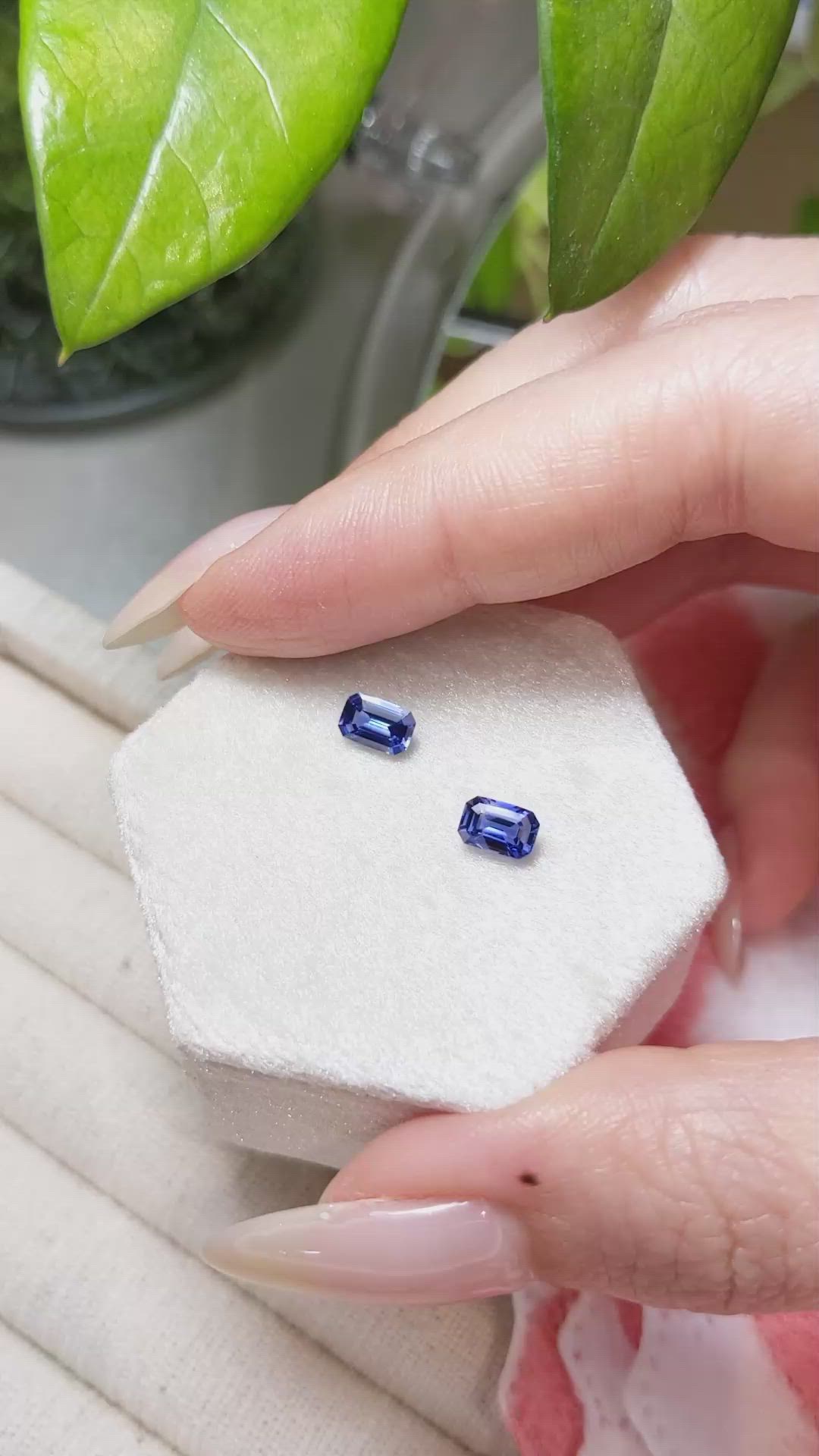 1.21&nbsp;Ct.Tw.Total Carat Weight Blue Sapphire Pair from Ceylon (Sri Lanka) Size Video