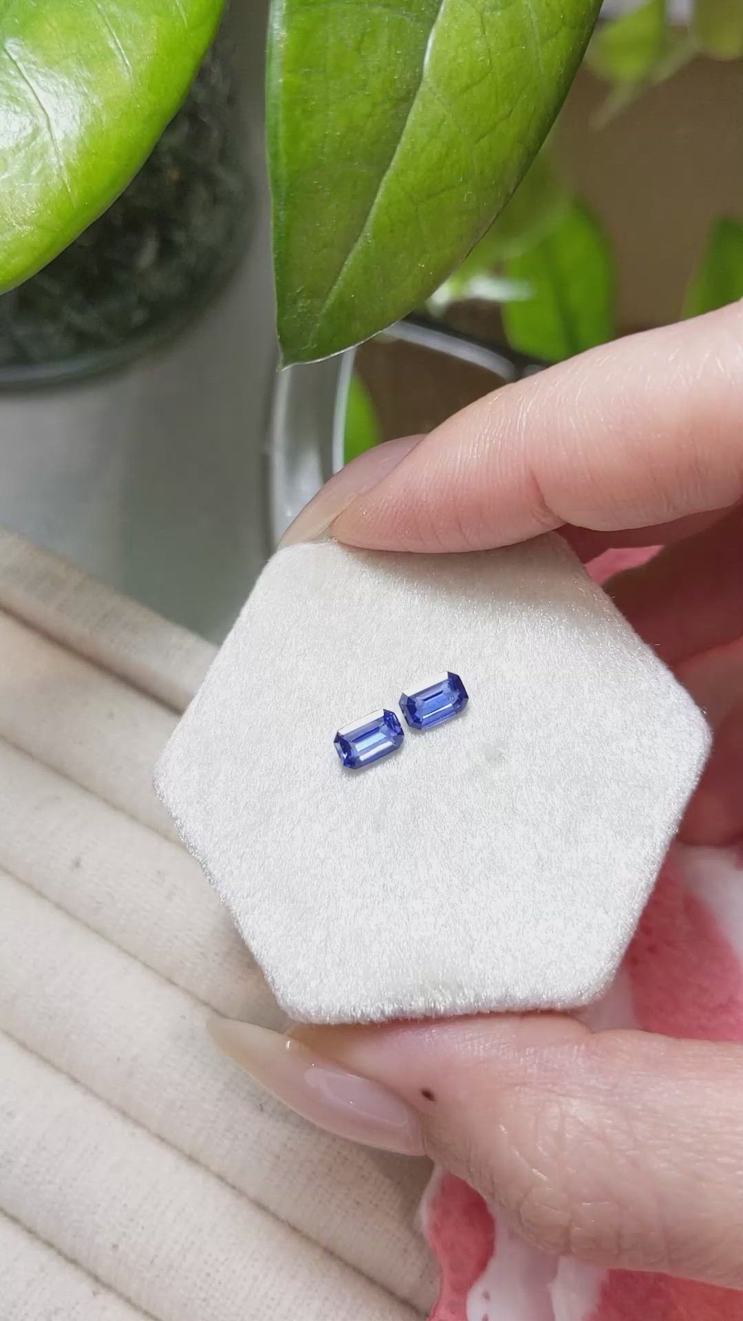 1.16&nbsp;Ct.Tw.Total Carat Weight Blue Sapphire Pair from Ceylon (Sri Lanka) Size Video