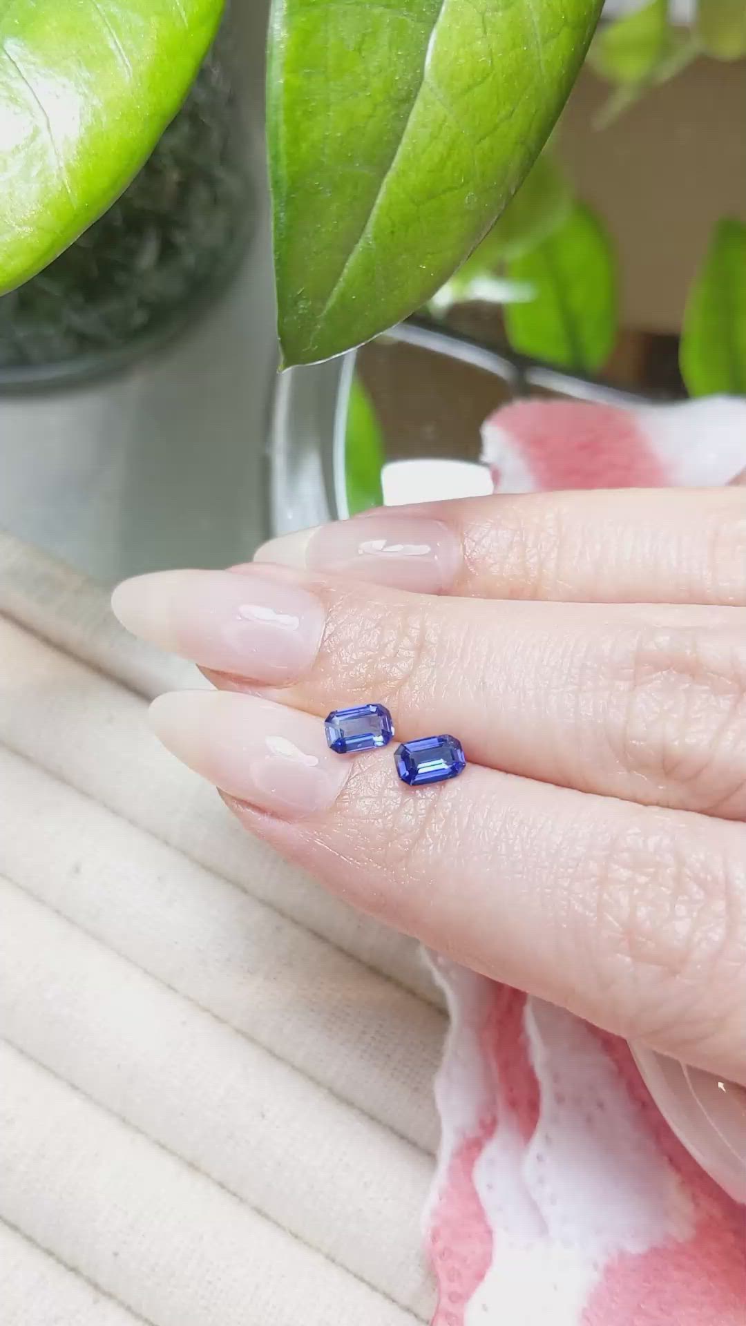 1.16&nbsp;Ct.Tw.Total Carat Weight Blue Sapphire Pair from Ceylon (Sri Lanka) Size Video