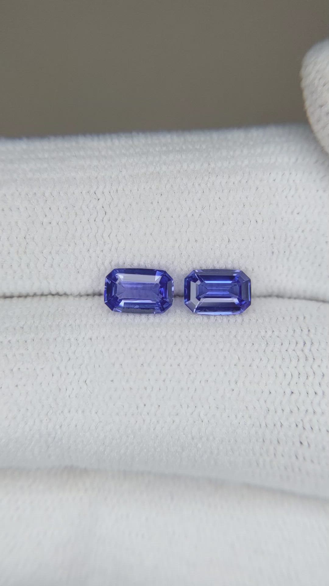 1.16&nbsp;Ct.Tw.Total Carat Weight Blue Sapphire Pair from Ceylon (Sri Lanka) Size Video