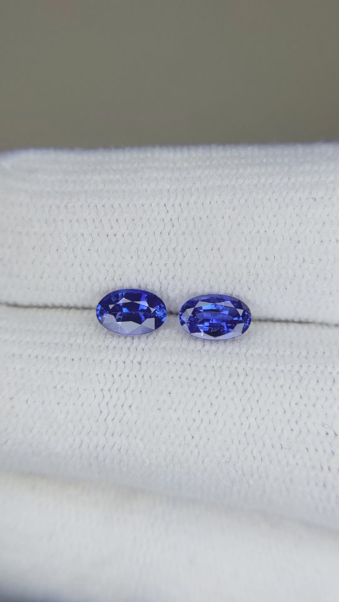0.96&nbsp;Ct.Tw.Total Carat Weight Blue Sapphire Pair from Madagascar Size Video