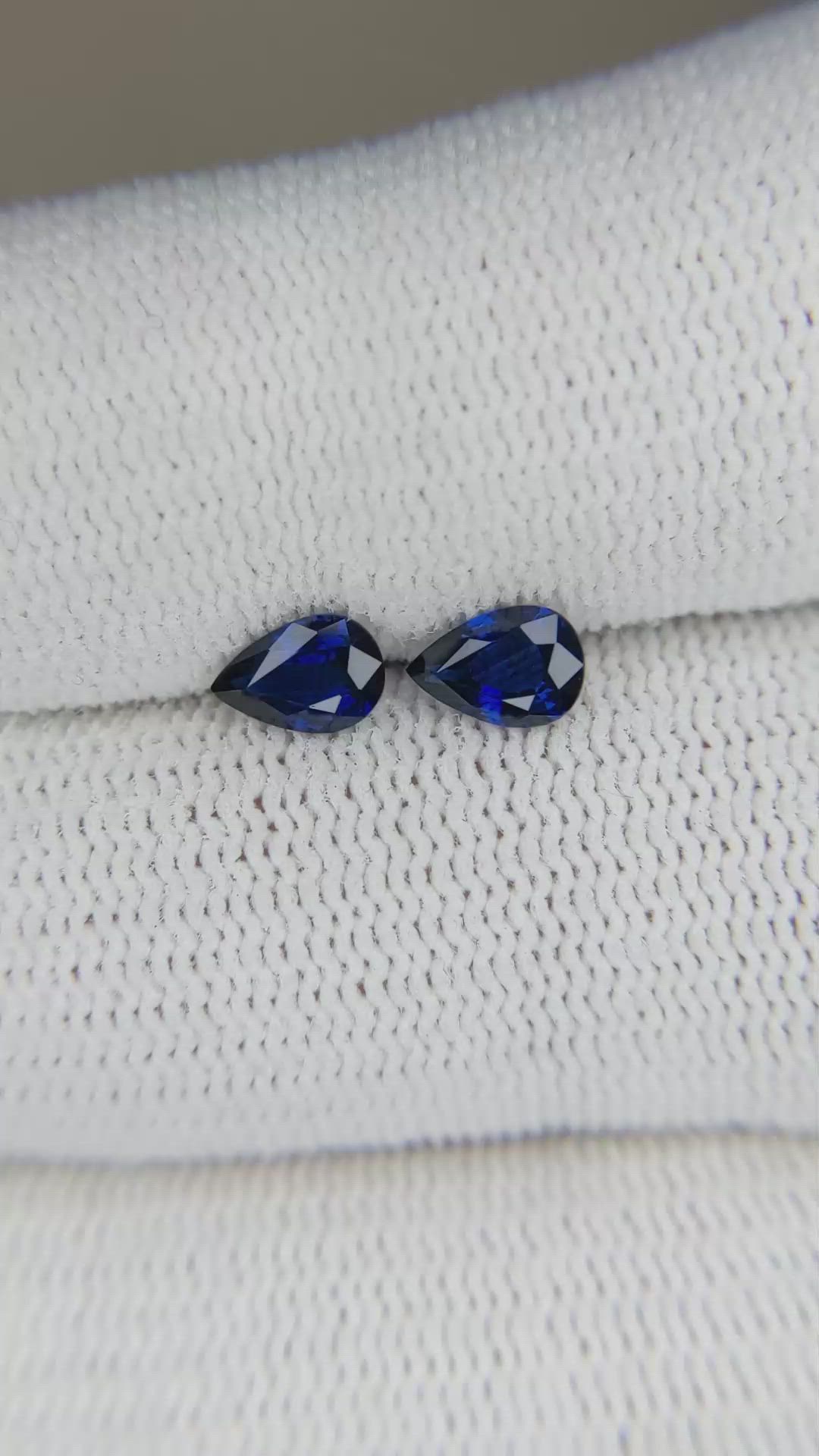 1.01&nbsp;Ct.Tw.Total Carat Weight Blue Sapphire Pair from Madagascar Size Video