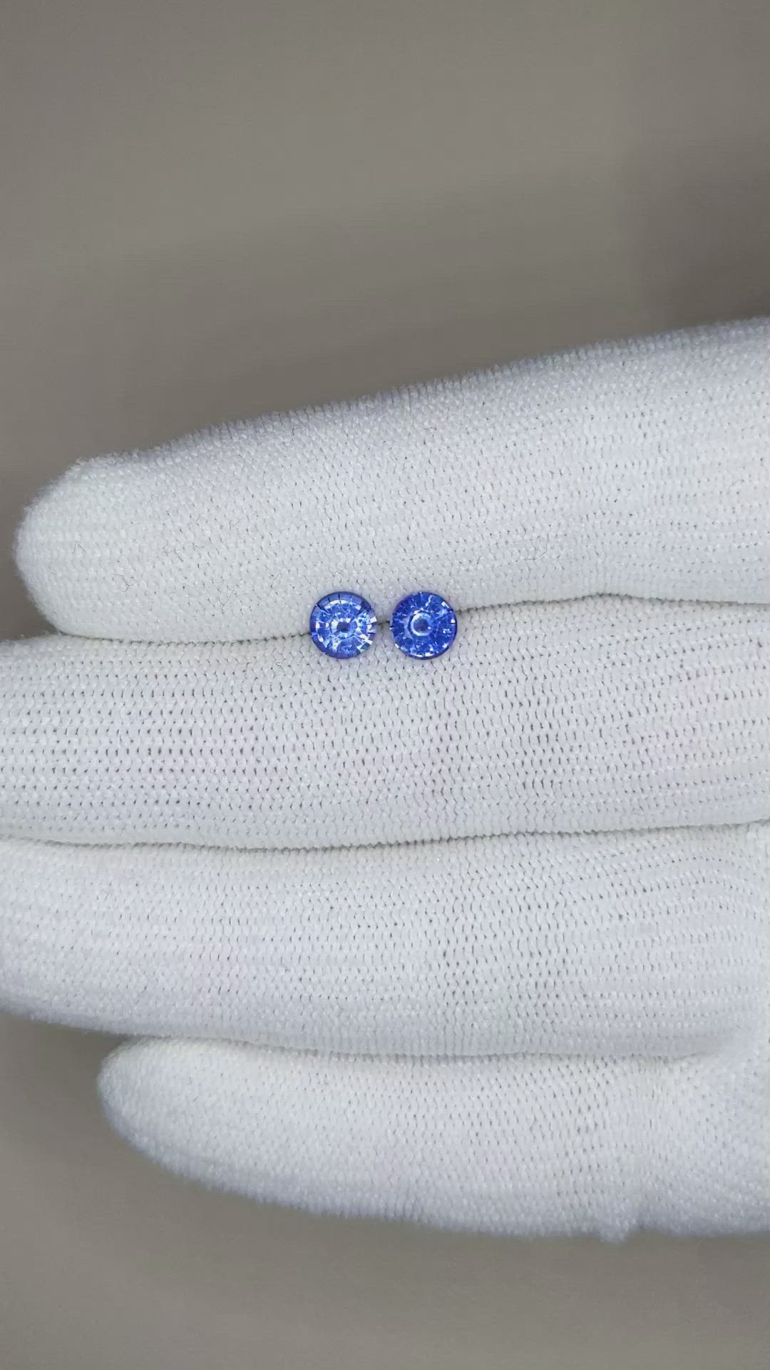 1.30&nbsp;Ct.Tw.Total Carat Weight Blue Sapphire Pair from Ceylon (Sri Lanka) Size Video