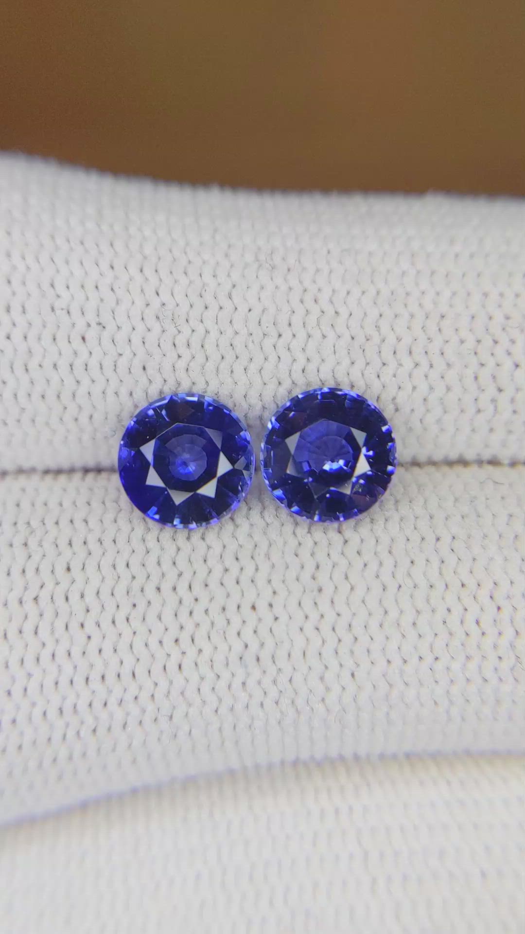 3.17&nbsp;Ct.Tw.Total Carat Weight Blue Sapphire Pair from Ceylon (Sri Lanka) Size Video