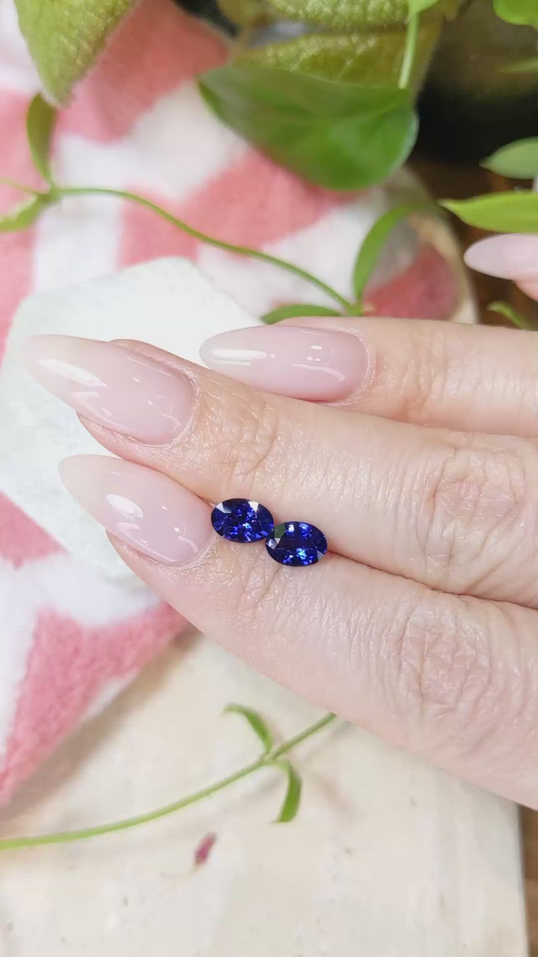 1.90&nbsp;Ct.Tw.Total Carat Weight Blue Sapphire Pair from Ceylon (Sri Lanka) Size Video