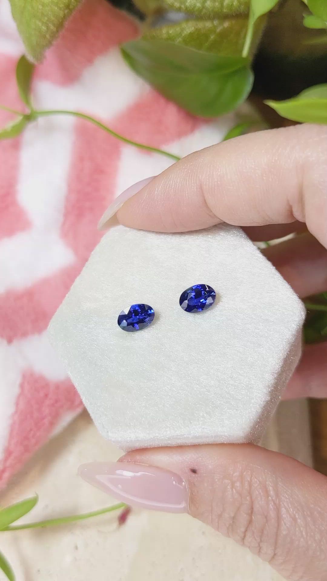 1.90&nbsp;Ct.Tw.Total Carat Weight Blue Sapphire Pair from Ceylon (Sri Lanka) Size Video