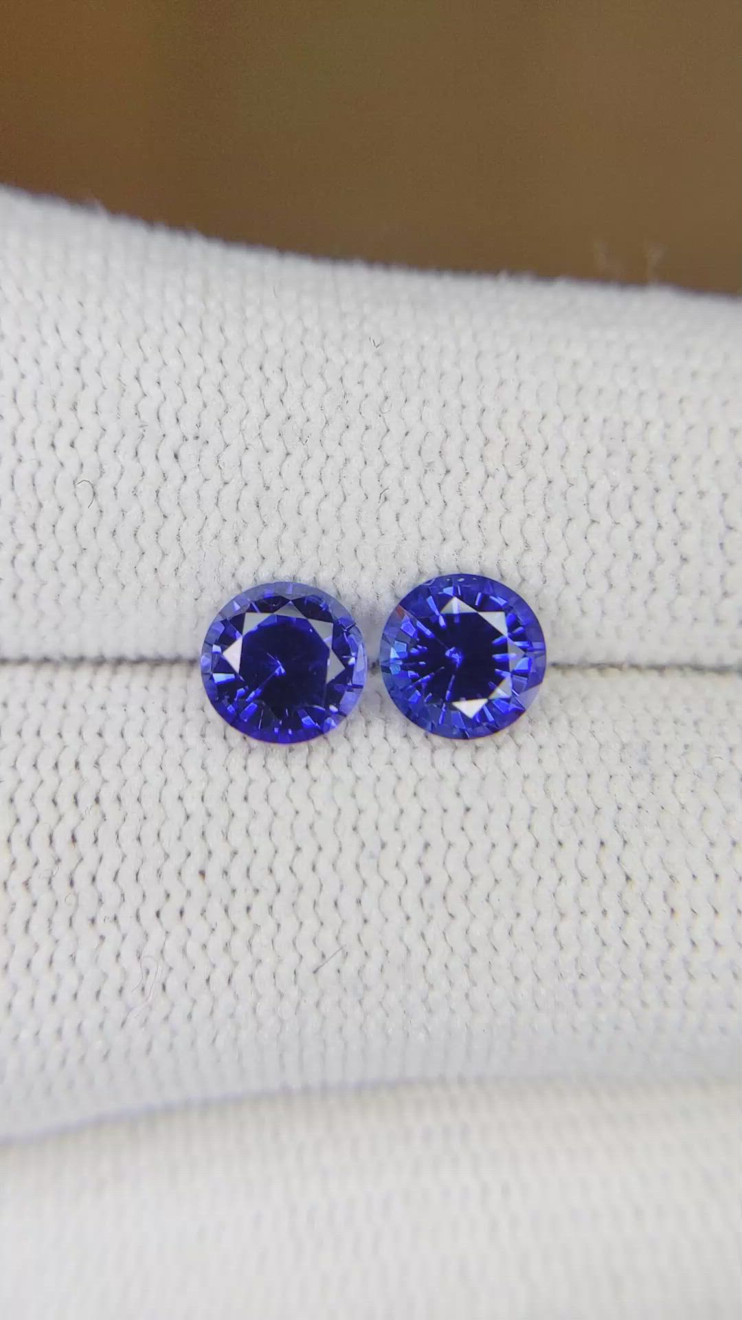 2.10&nbsp;Ct.Tw.Total Carat Weight Blue Sapphire Pair from Ceylon (Sri Lanka) Size Video