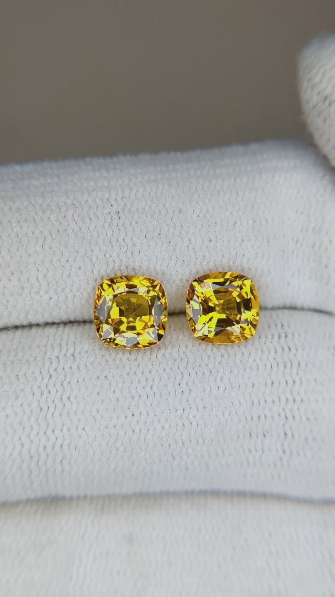 2.62&nbsp;Ct.Tw.Total Carat Weight Orangish Yellow Sapphire Pair from Ceylon (Sri Lanka) Size Video