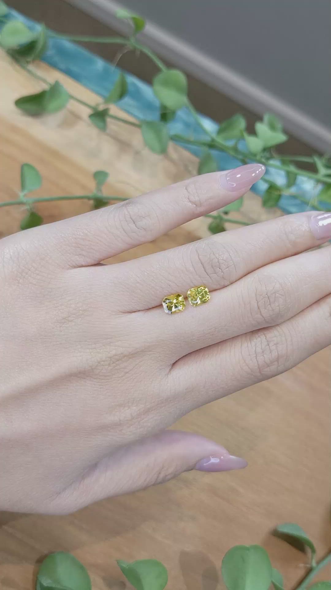 2.00&nbsp;Ct.Tw.Total Carat Weight Yellow Sapphire Pair from Ceylon (Sri Lanka) Size Video