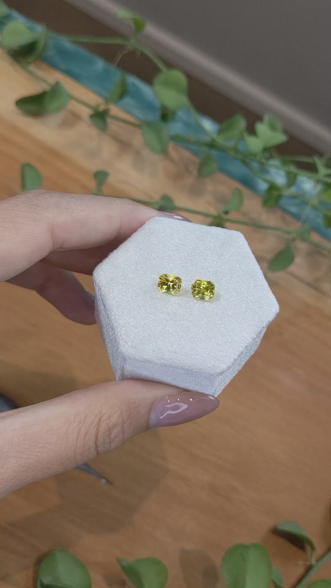 2.00&nbsp;Ct.Tw.Total Carat Weight Yellow Sapphire Pair from Ceylon (Sri Lanka) Size Video