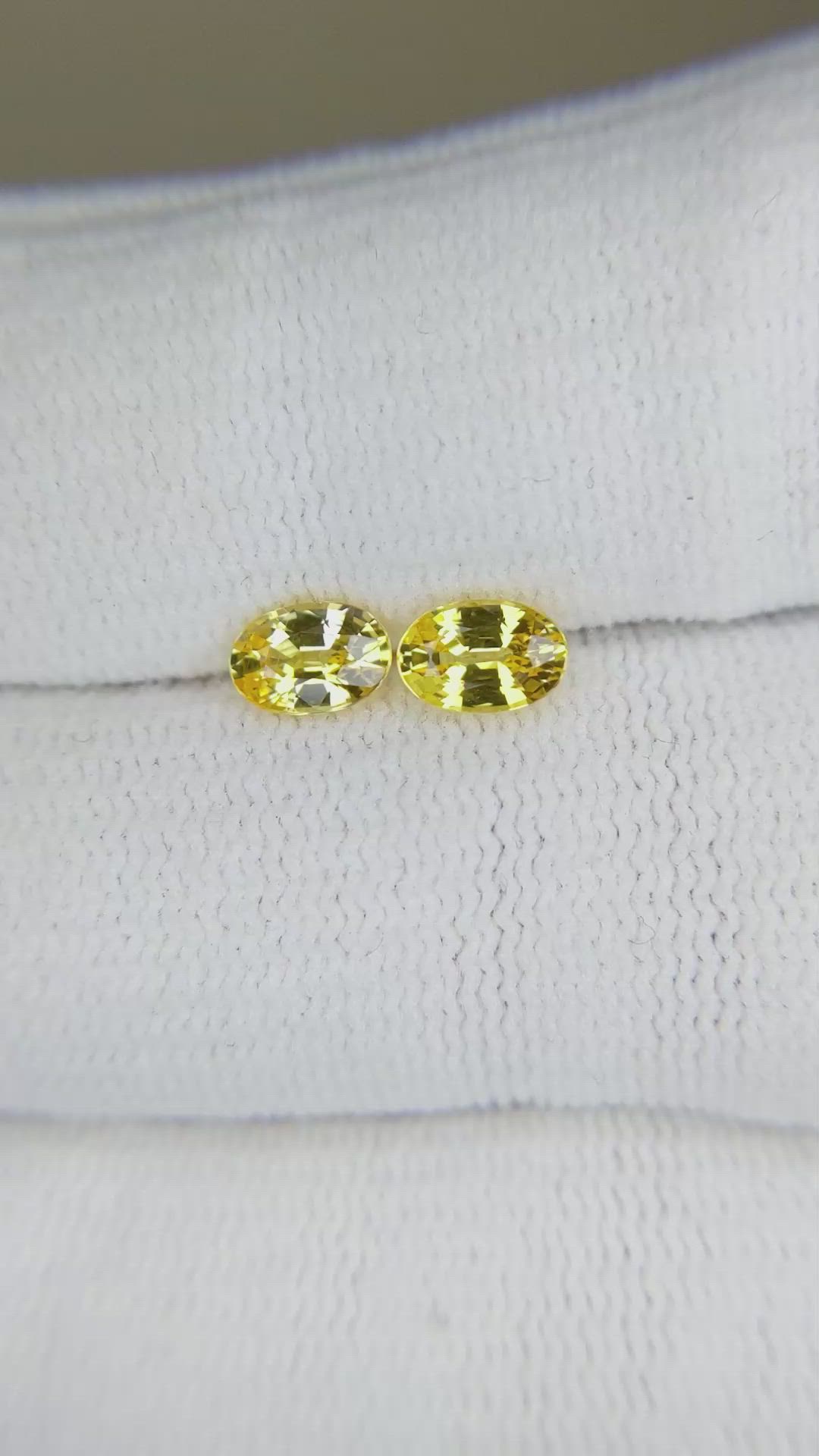 1.22&nbsp;Ct.Tw.Total Carat Weight Yellow Sapphire Pair from Ceylon (Sri Lanka) Size Video
