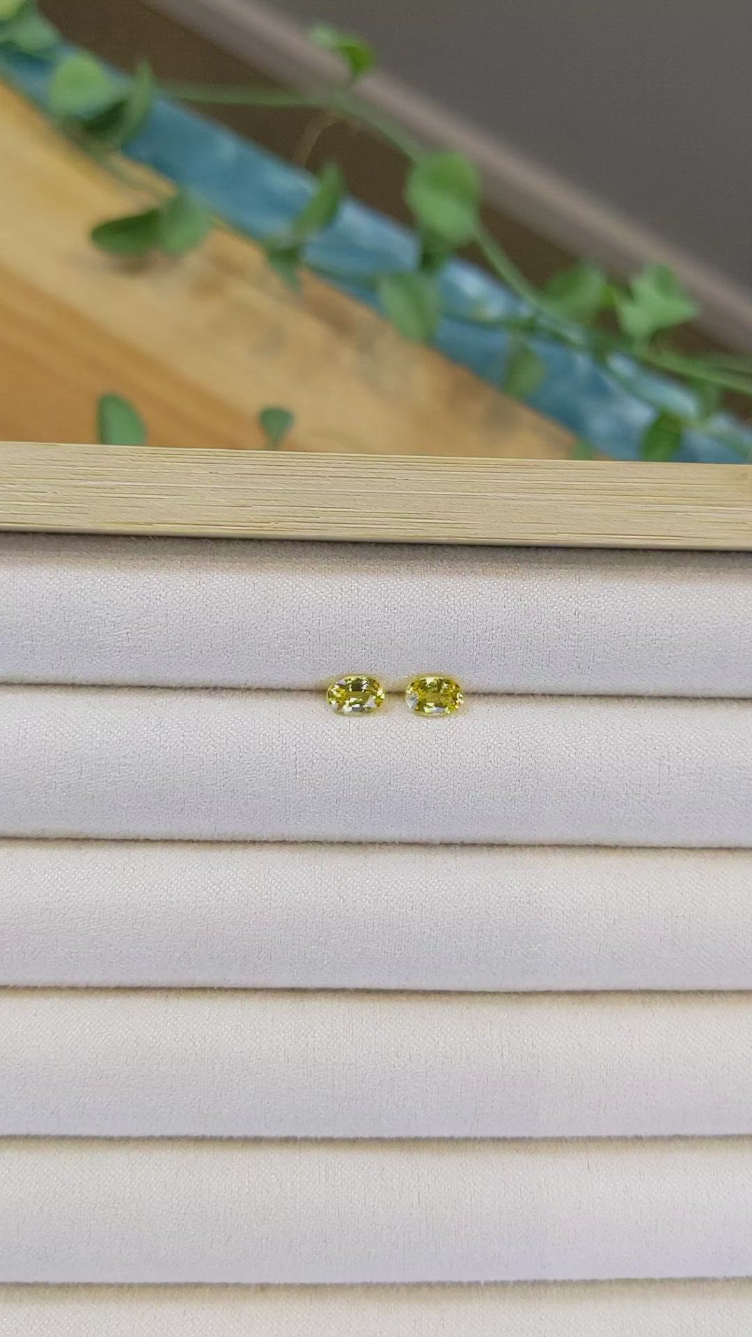 1.22&nbsp;Ct.Tw.Total Carat Weight Yellow Sapphire Pair from Ceylon (Sri Lanka) Size Video