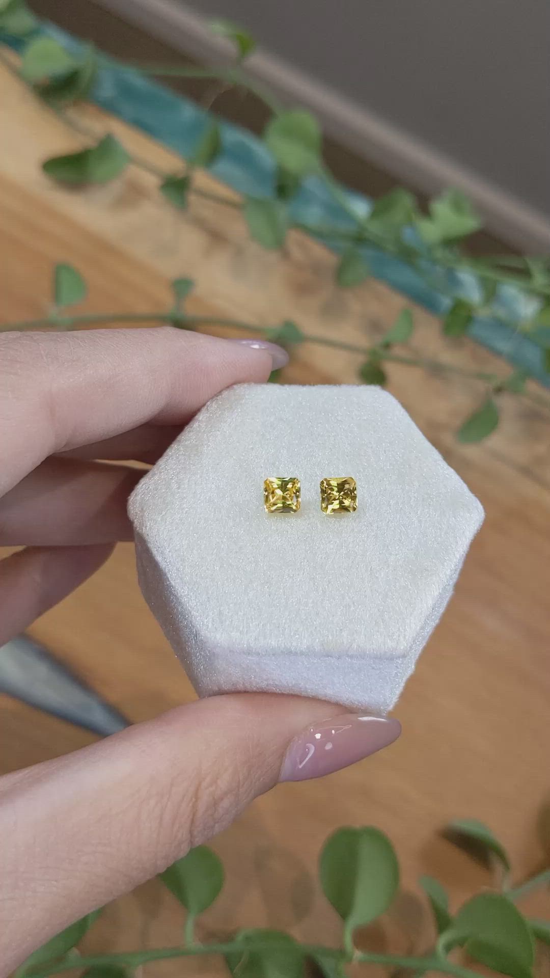 1.55&nbsp;Ct.Tw.Total Carat Weight Yellow Sapphire Pair from Ceylon (Sri Lanka) Size Video