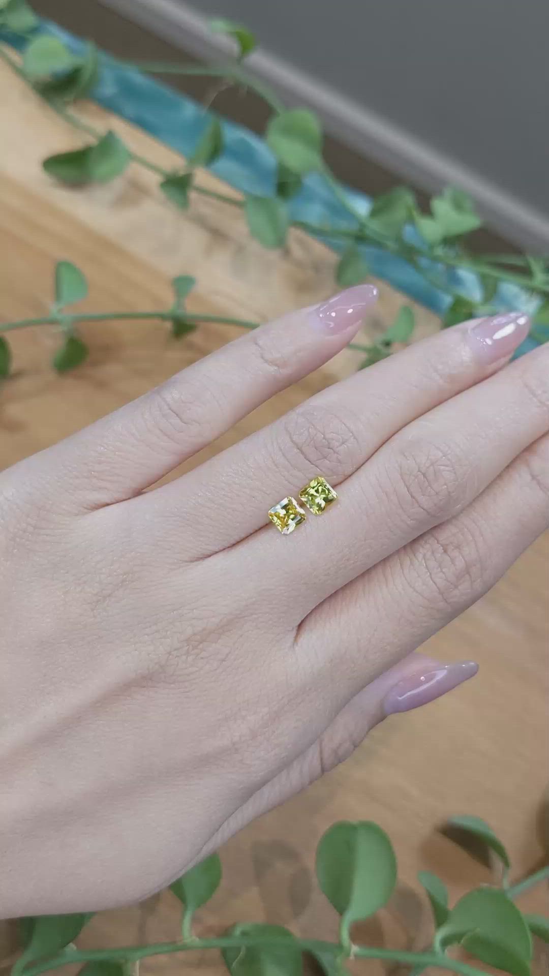 1.55&nbsp;Ct.Tw.Total Carat Weight Yellow Sapphire Pair from Ceylon (Sri Lanka) Size Video