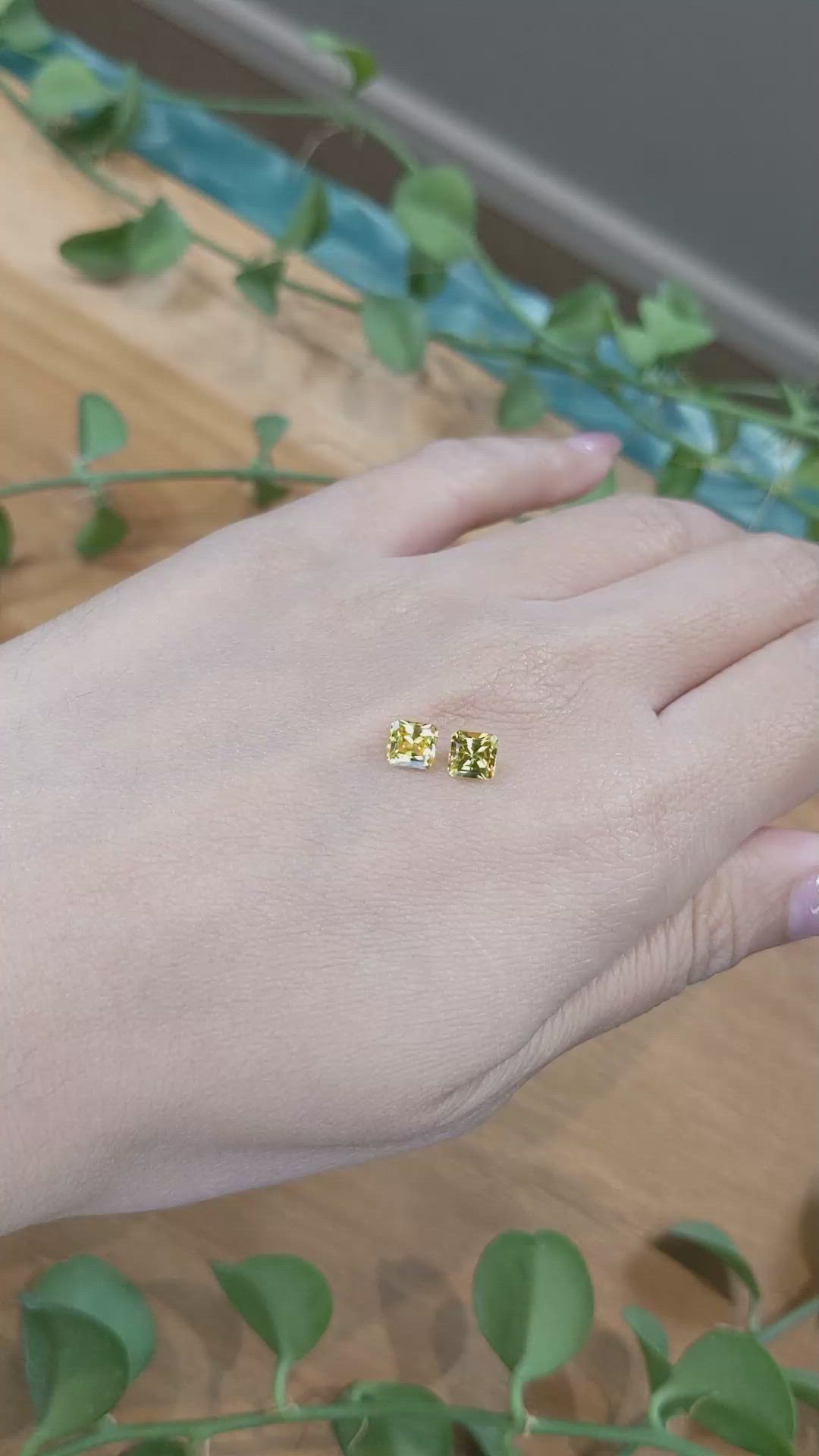 1.55&nbsp;Ct.Tw.Total Carat Weight Yellow Sapphire Pair from Ceylon (Sri Lanka) Size Video