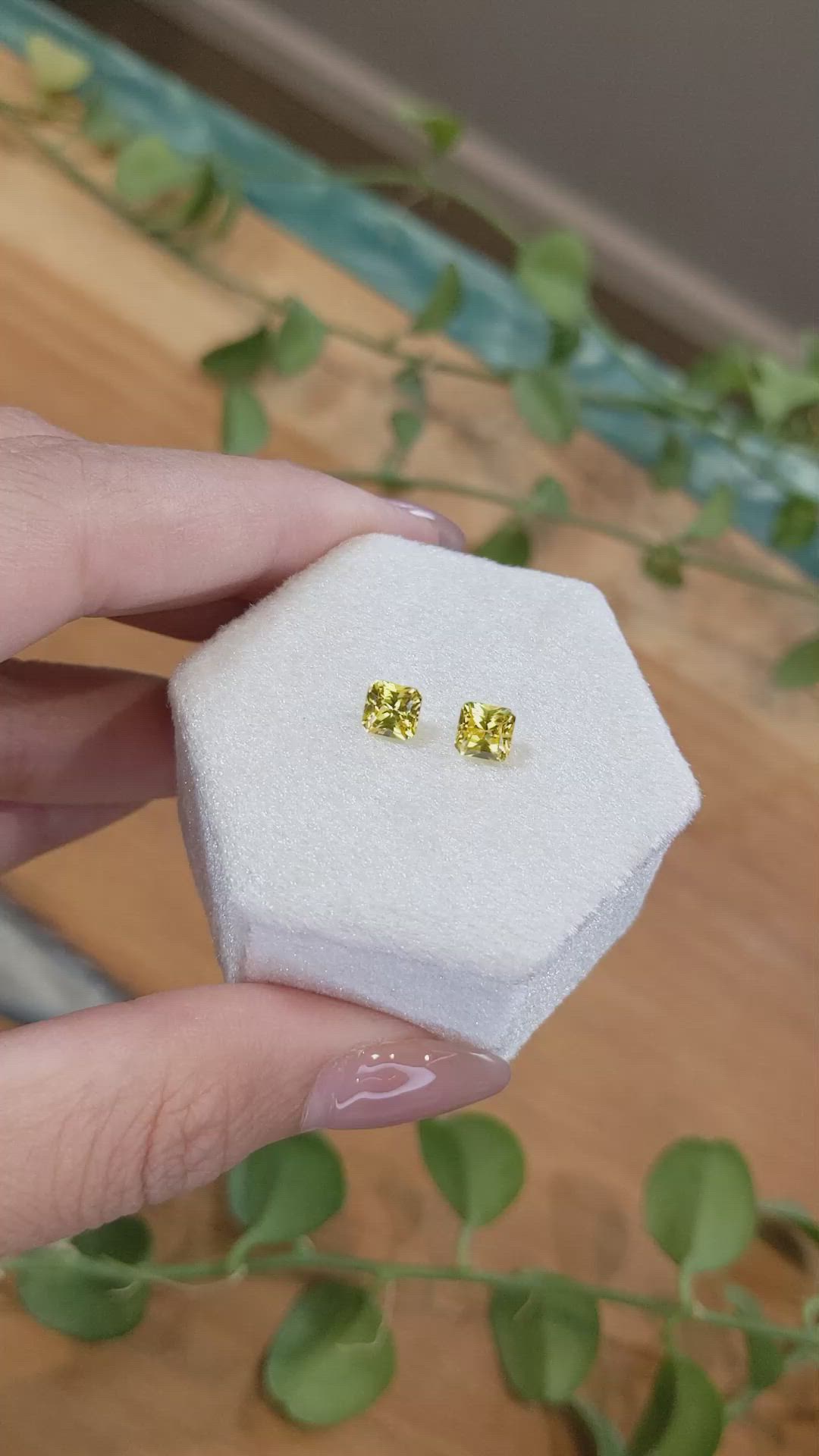 1.55&nbsp;Ct.Tw.Total Carat Weight Orangish Yellow Sapphire Pair from Ceylon (Sri Lanka) Size Video