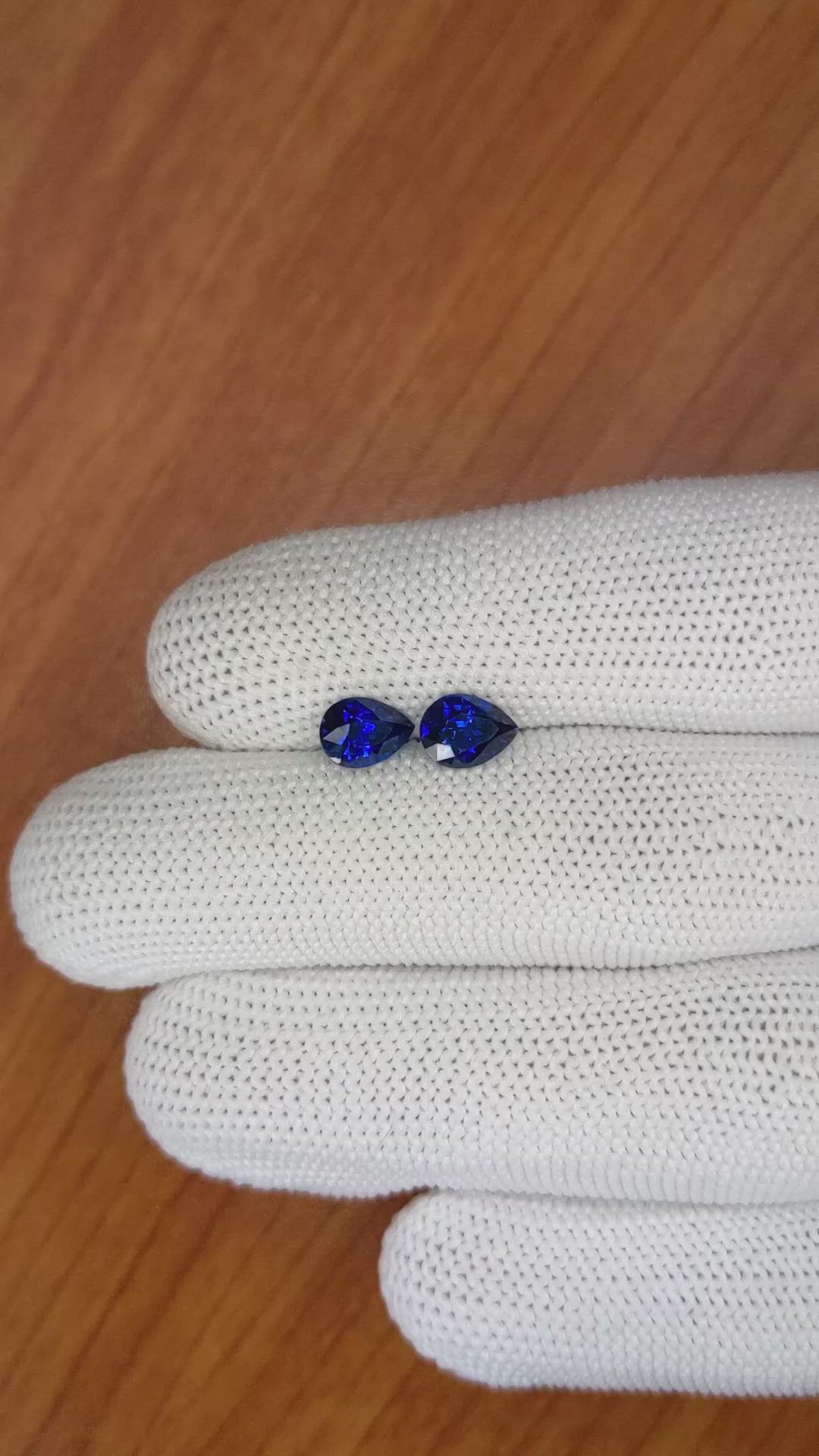 2.22&nbsp;Ct.Tw.Total Carat Weight Blue Sapphire Pair from Ceylon (Sri Lanka) Size Video