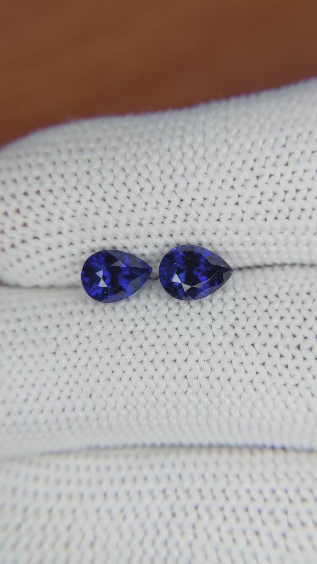 2.22&nbsp;Ct.Tw.Total Carat Weight Blue Sapphire Pair from Ceylon (Sri Lanka) Size Video