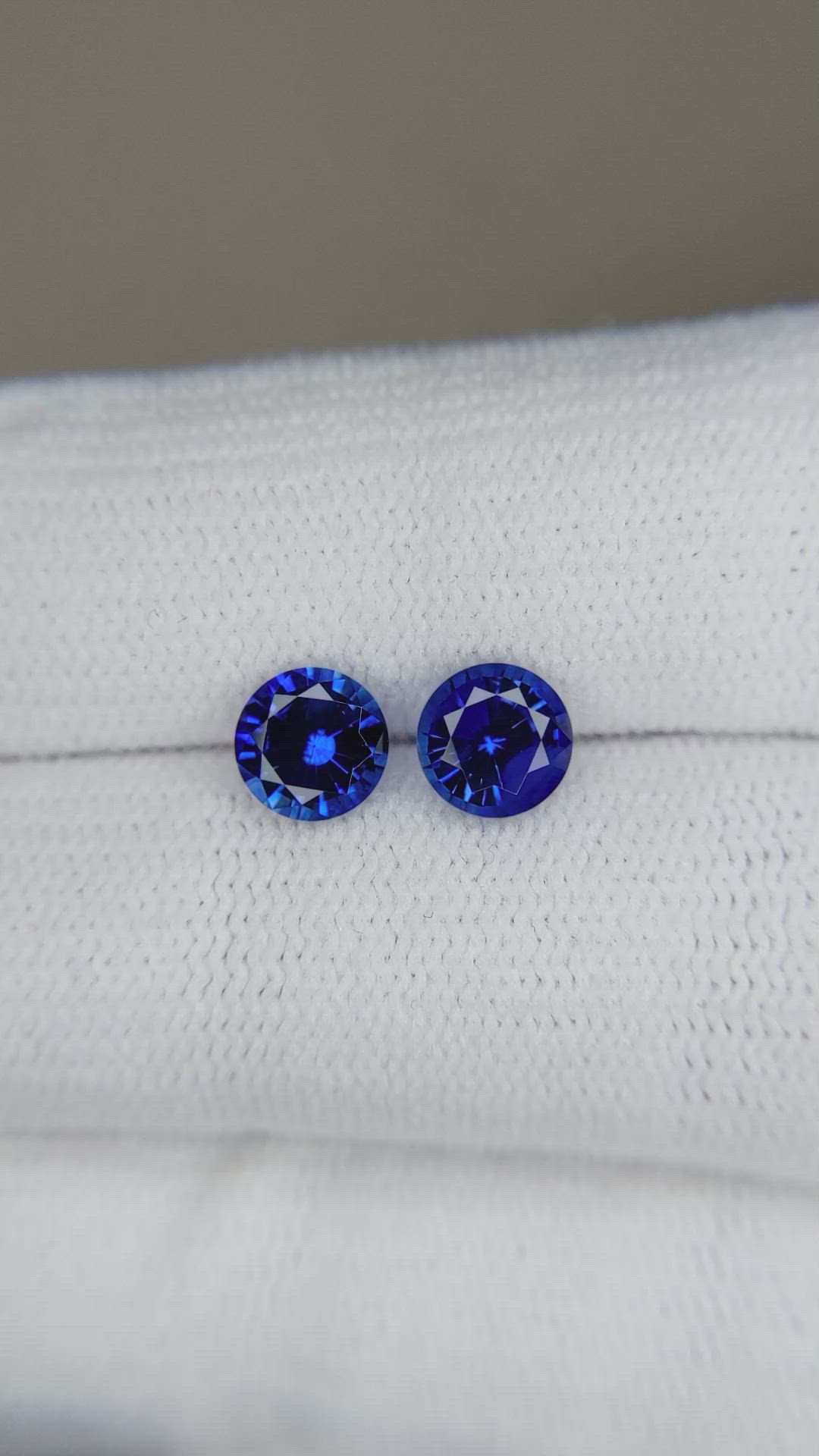 1.66&nbsp;Ct.Tw.Total Carat Weight Blue Sapphire Pair from Ceylon (Sri Lanka) Size Video