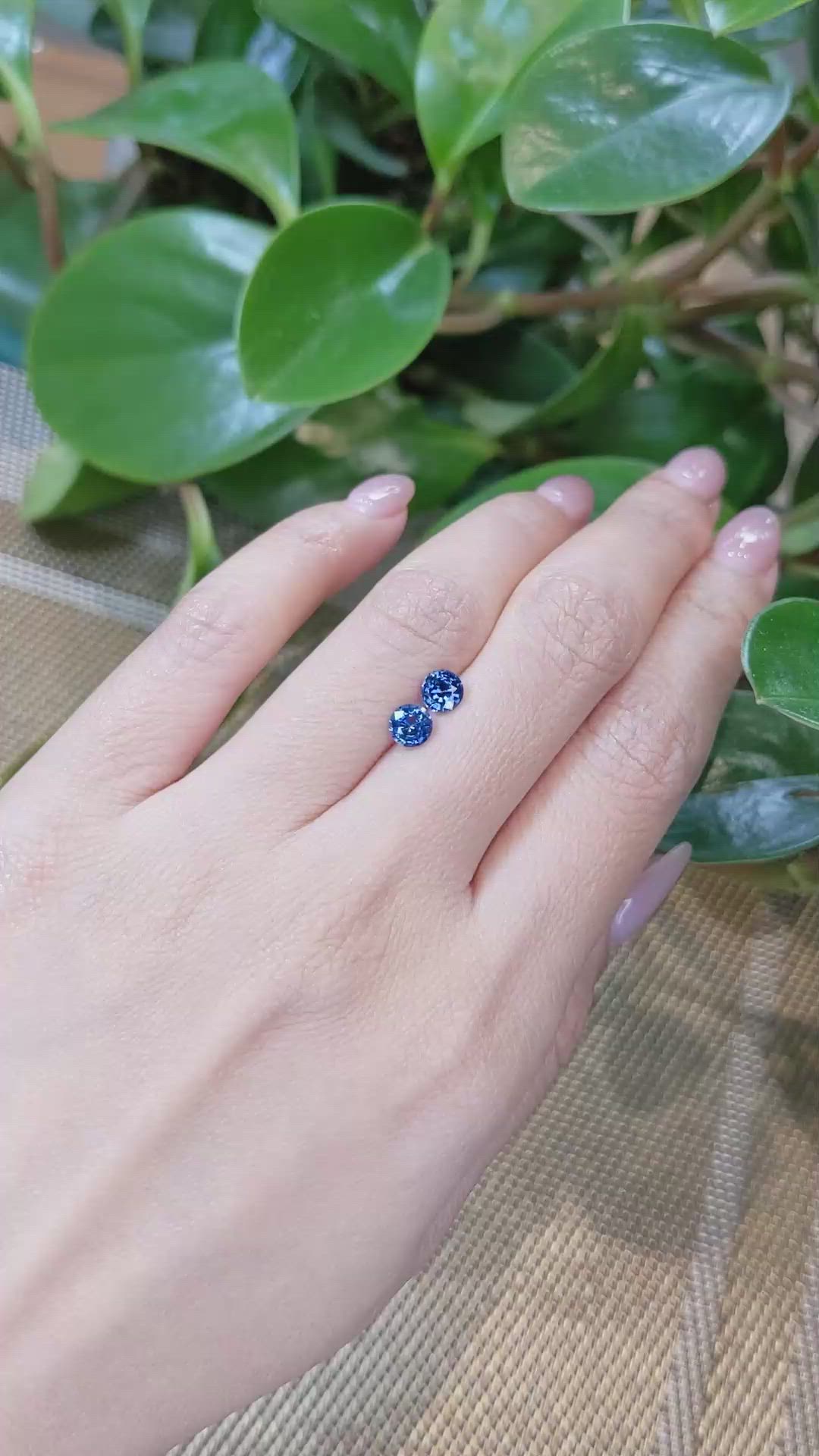 1.18&nbsp;Ct.Tw.Total Carat Weight Blue Sapphire Pair from Ceylon (Sri Lanka) Size Video